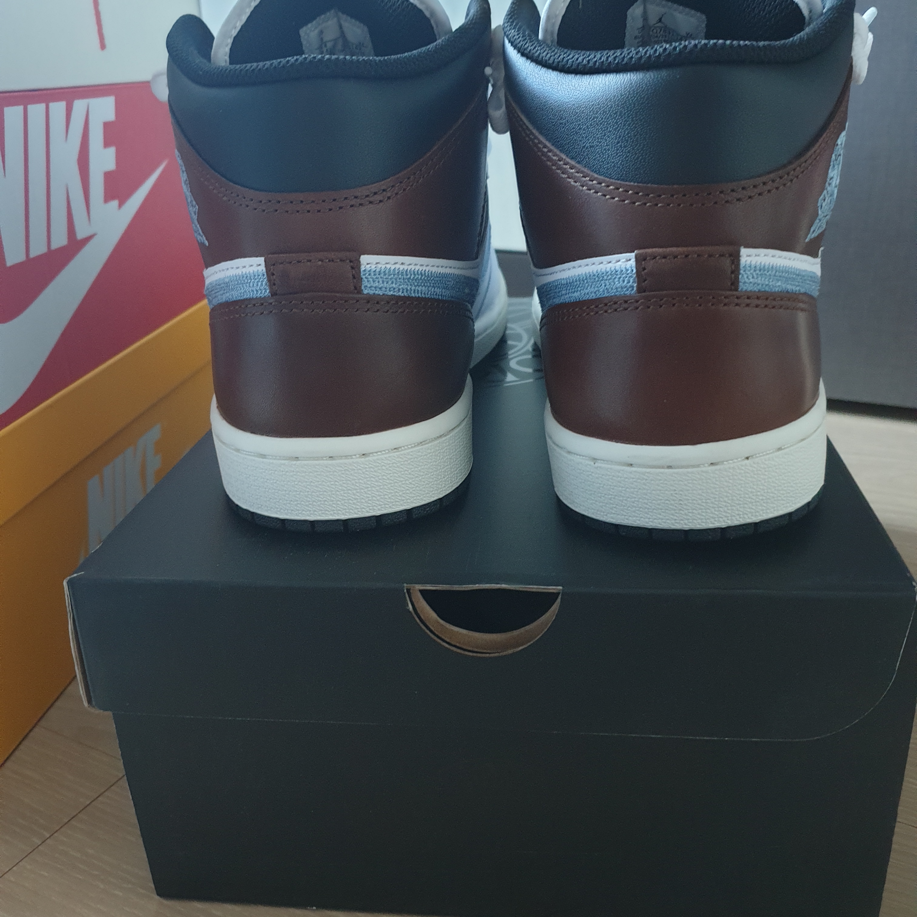 Jordan 1 Mid SE White Blue Grey 착용 스타일 - 6