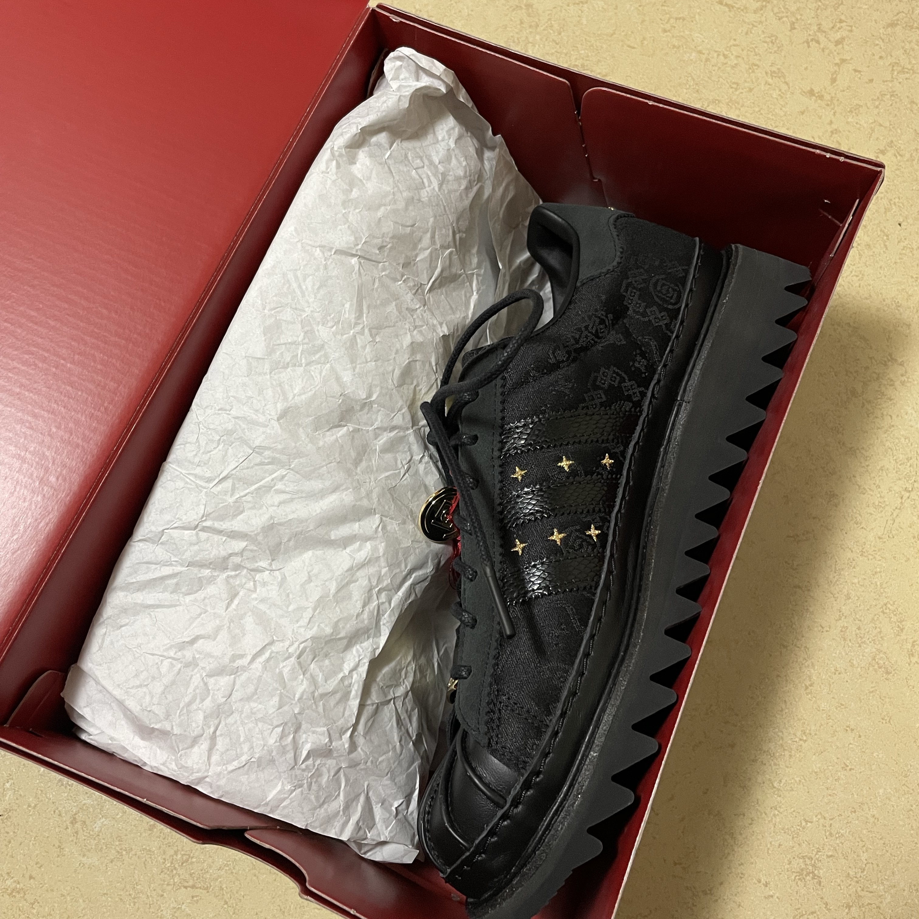 Adidas x Clot Superstar Core Black Carbon 착용 스타일 - 1