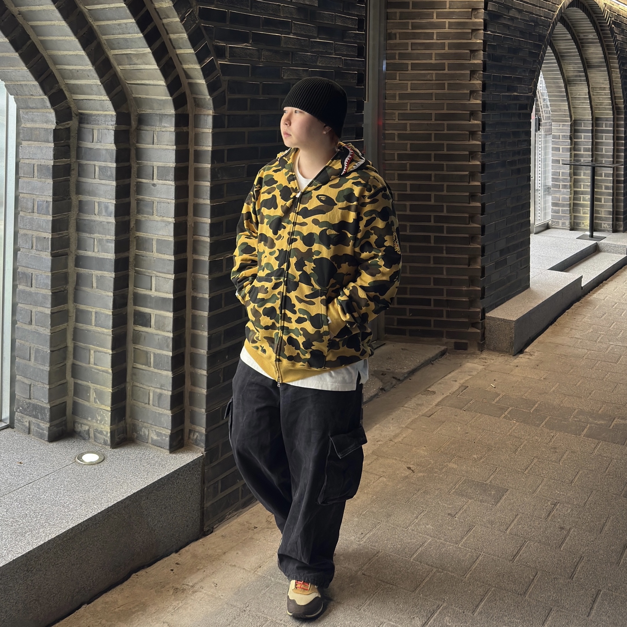Nike x Travis Scott Air Max 1 Cact.us Brown, BAPE PONR 1st Camo 2nd Shark Full Zip Hoodie Yellow 착용 스타일