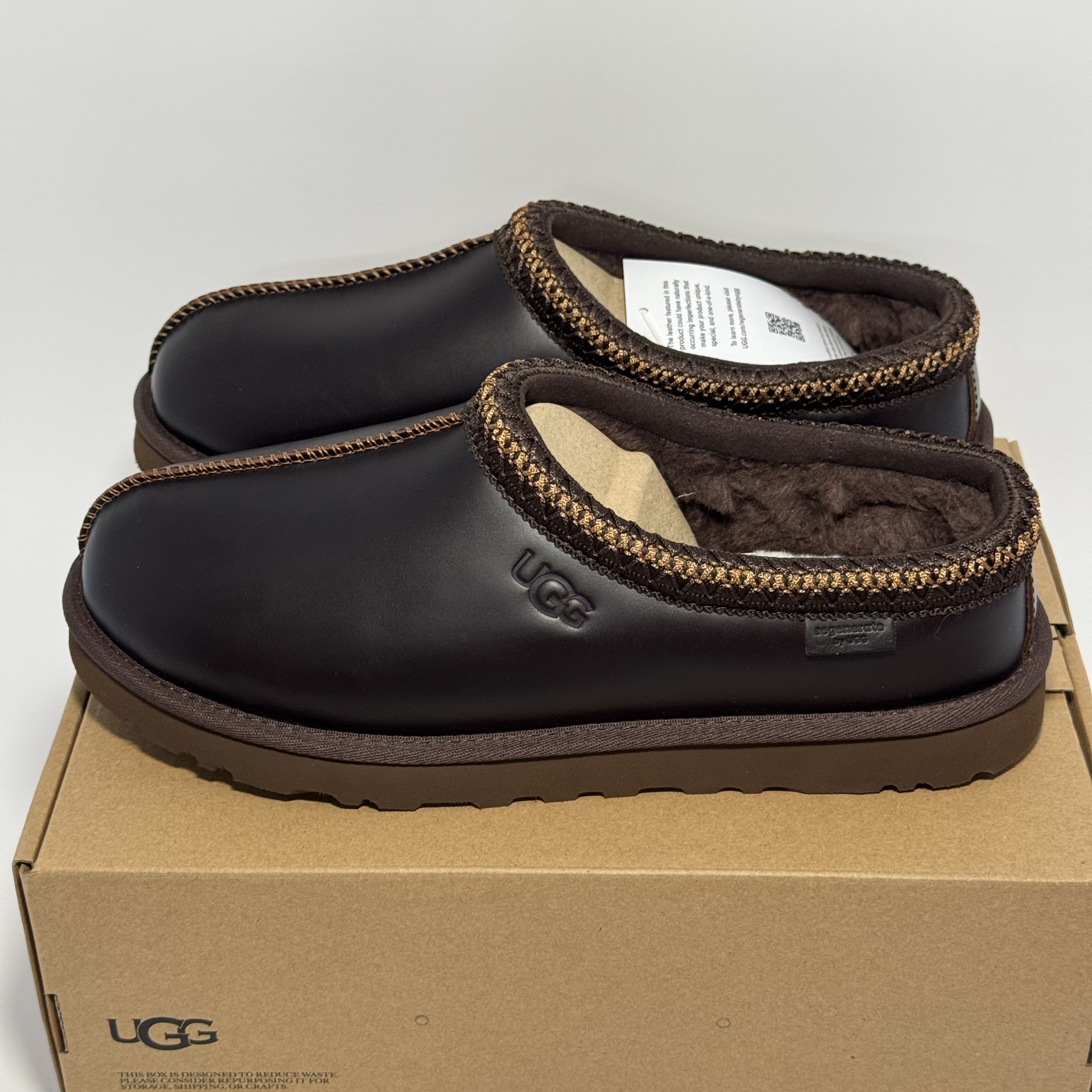 UGG Tasman Leather Regenerate Ironwood 착용 스타일 - 2