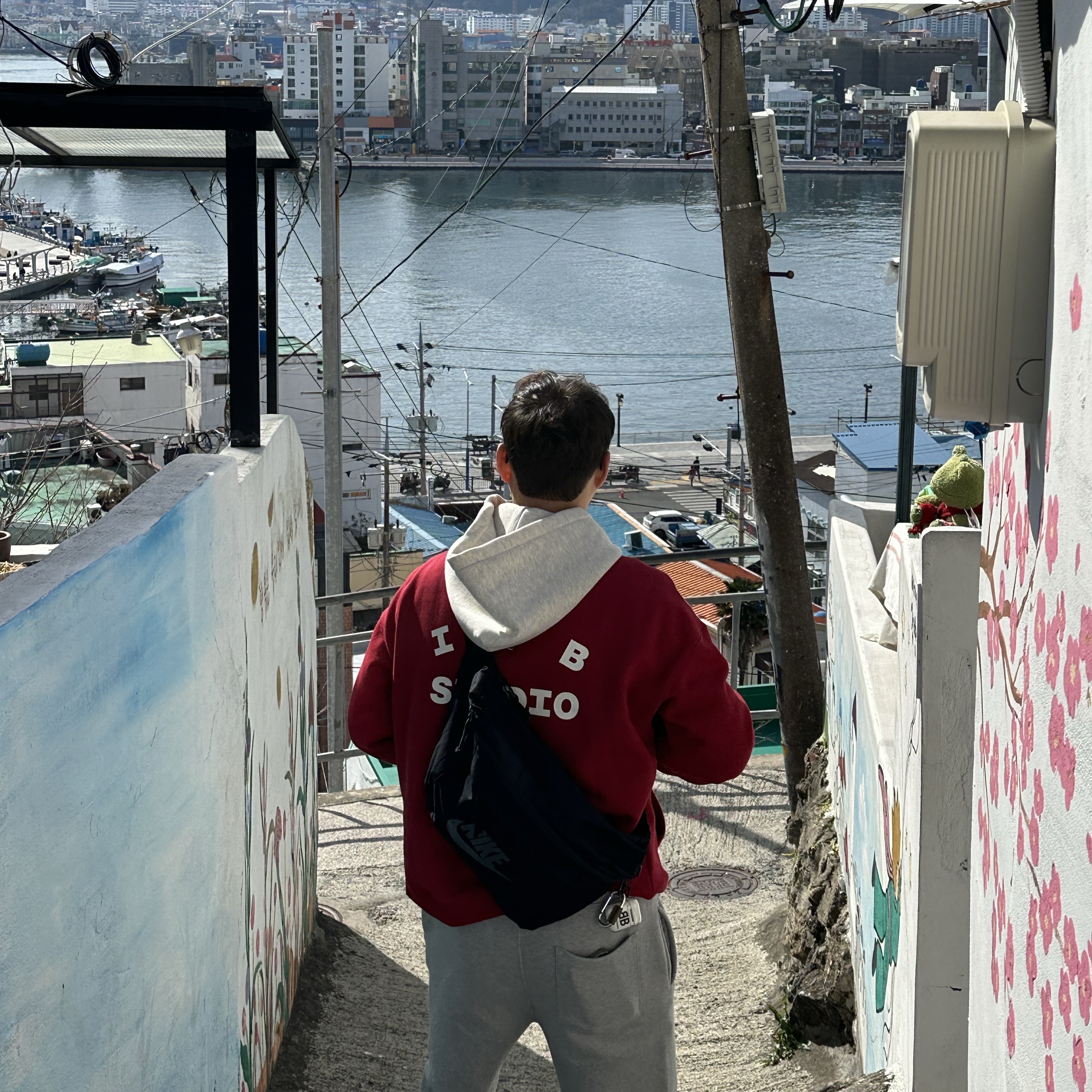 IAB Studio 24 Christmas Hoodie Burgundy Oatmeal, Nike Tech Hip Pack 10L Black Anthracite 착용 스타일