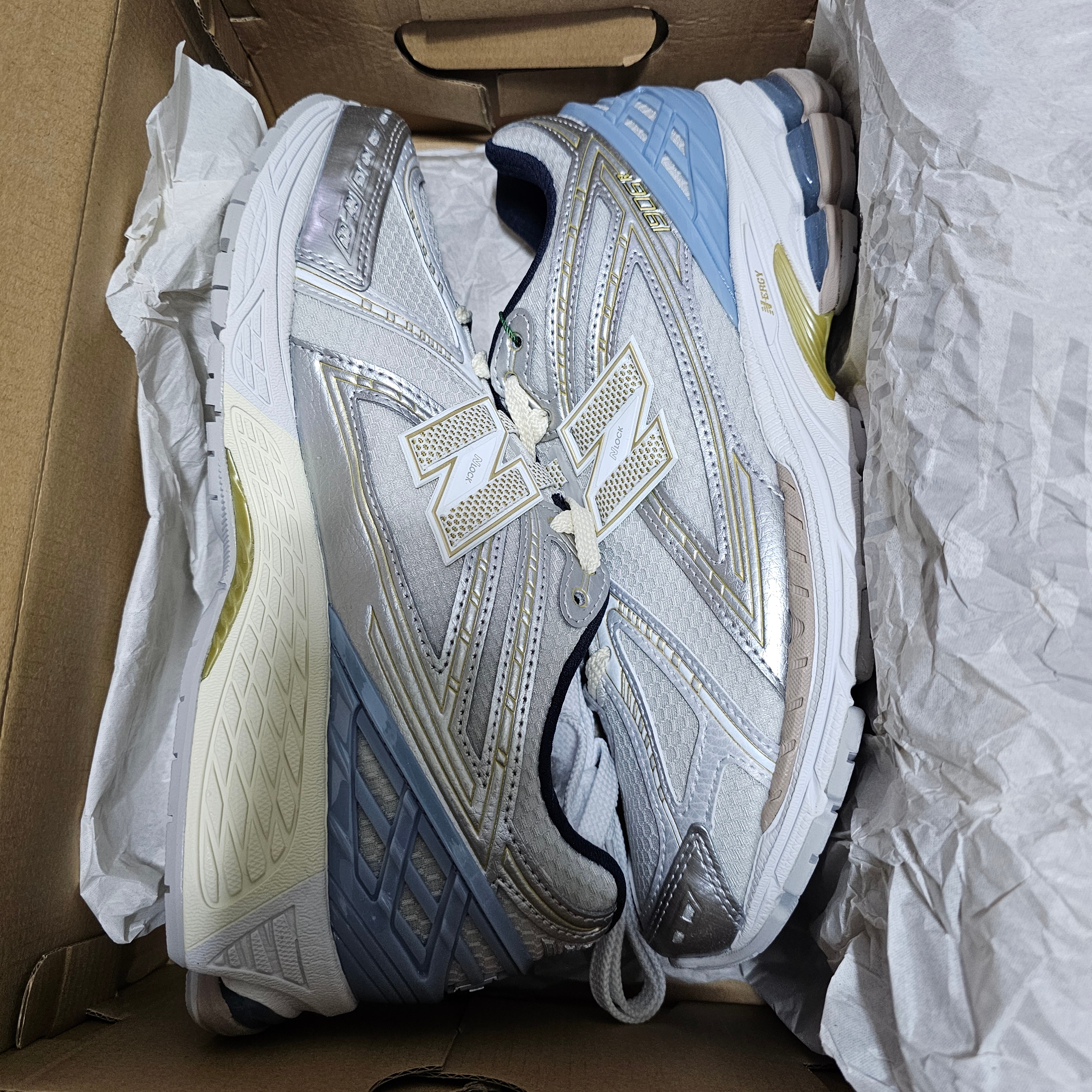 New Balance x Kith 1906R White Blue 착용 스타일