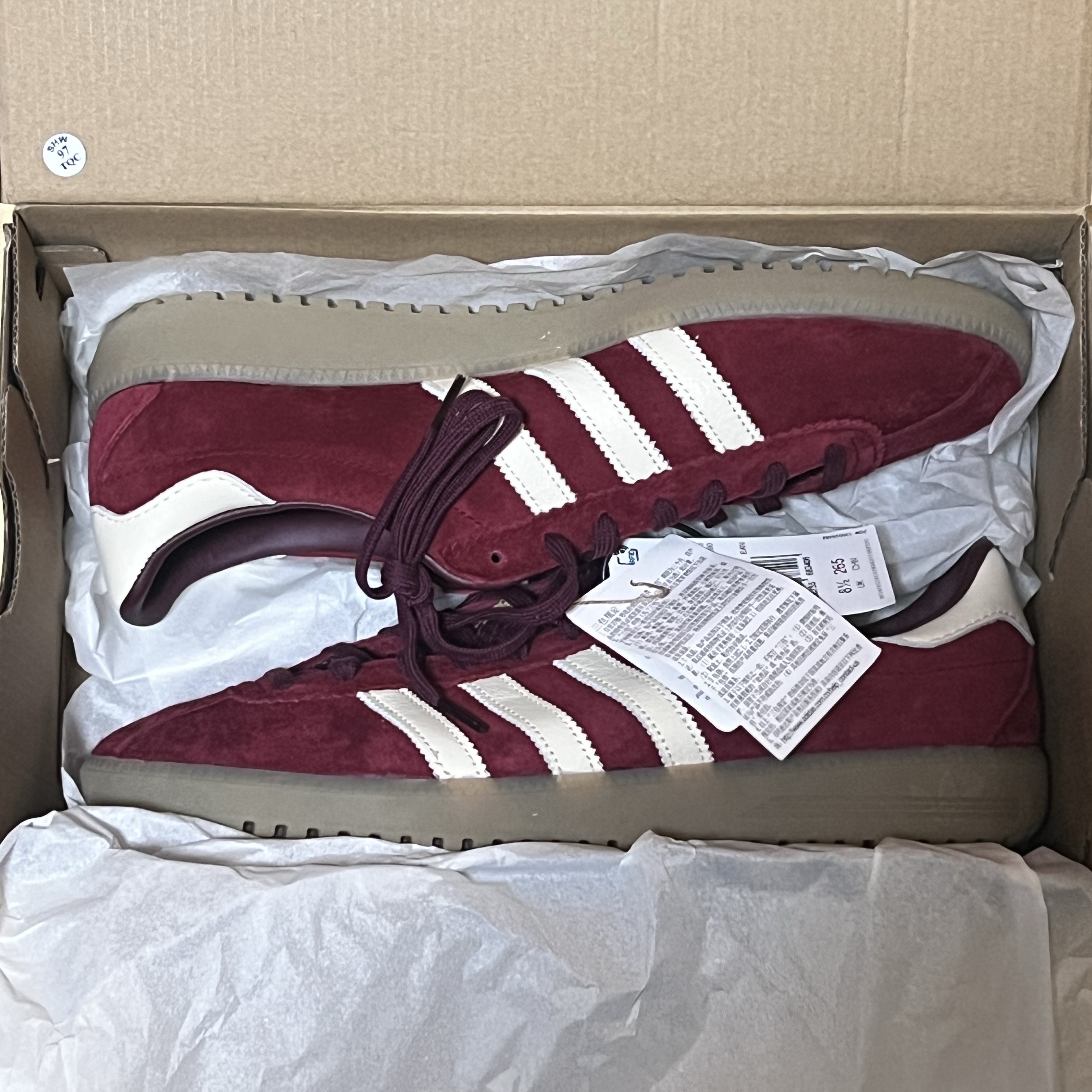 Adidas Bermuda College Burgundy 착용 스타일