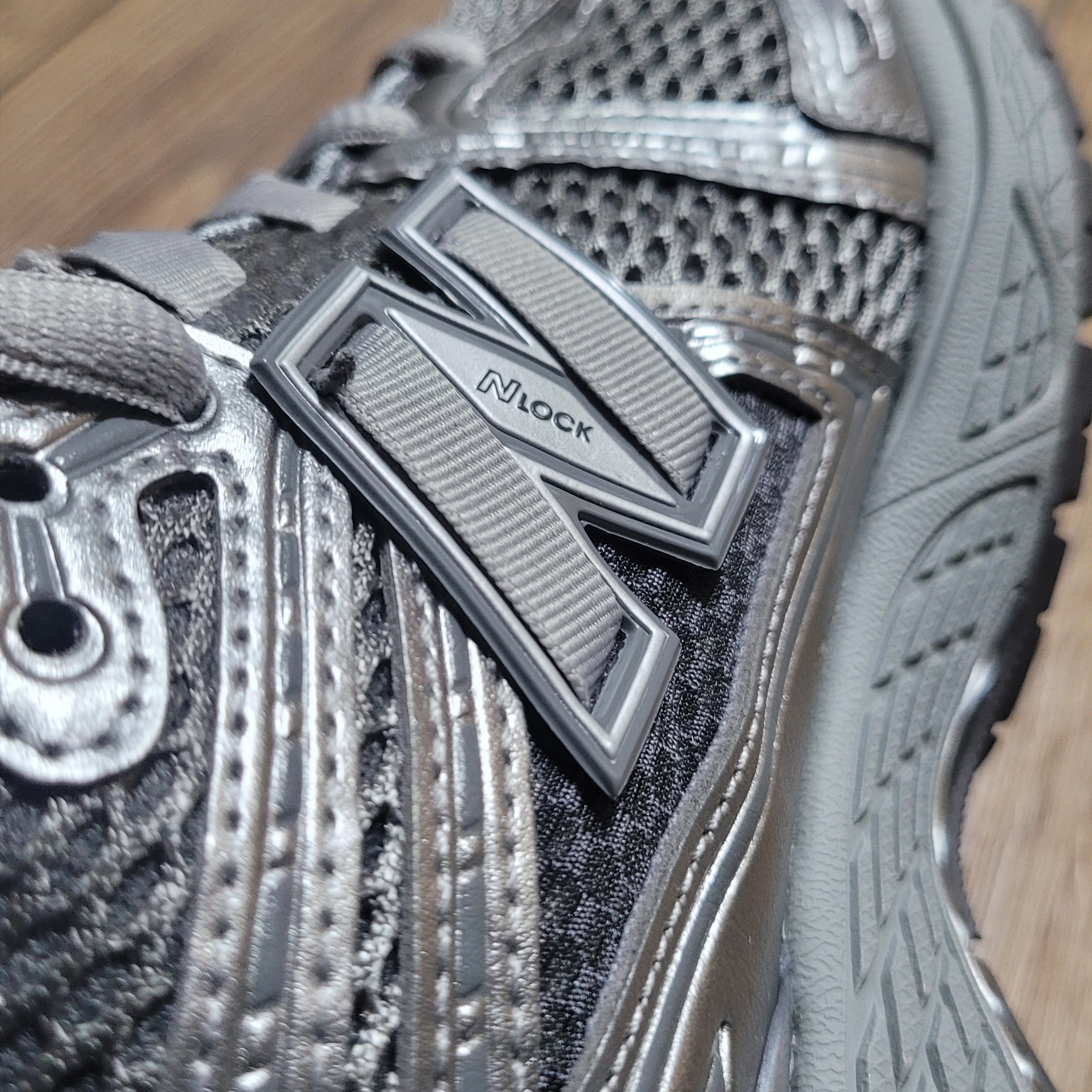 New Balance 1906R Harbor Grey Silver Metalic 착용 스타일 - 1