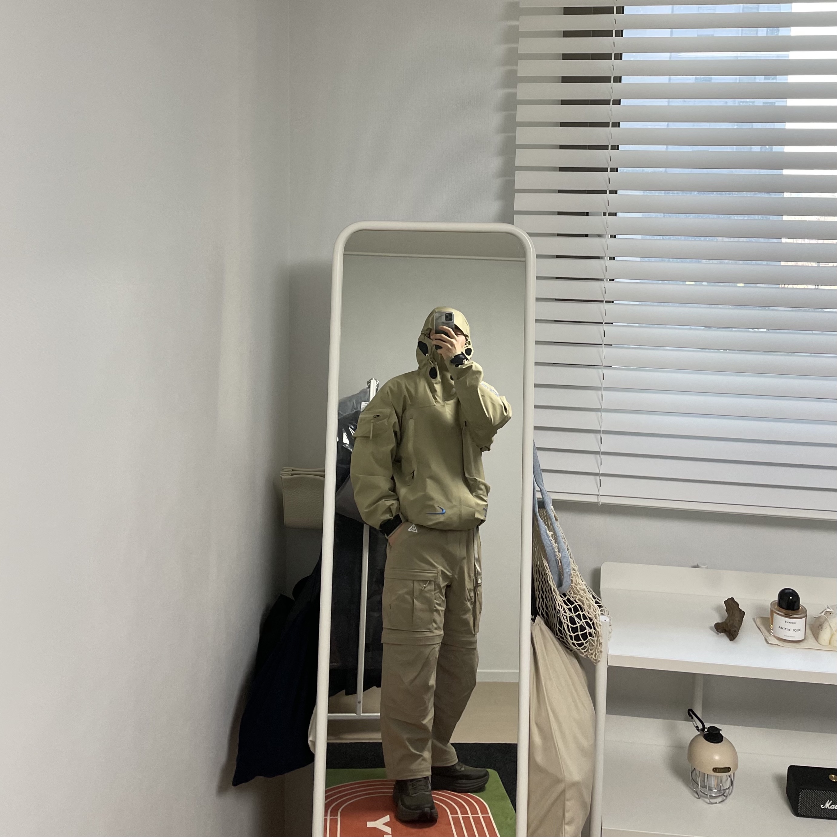 Nike x Off-White NRG Gore-Tex Jacket Khaki - US/EU, Nike ACG Smith Summit Cargo Pants Khaki Iron Ore - Asia 착용 스타일