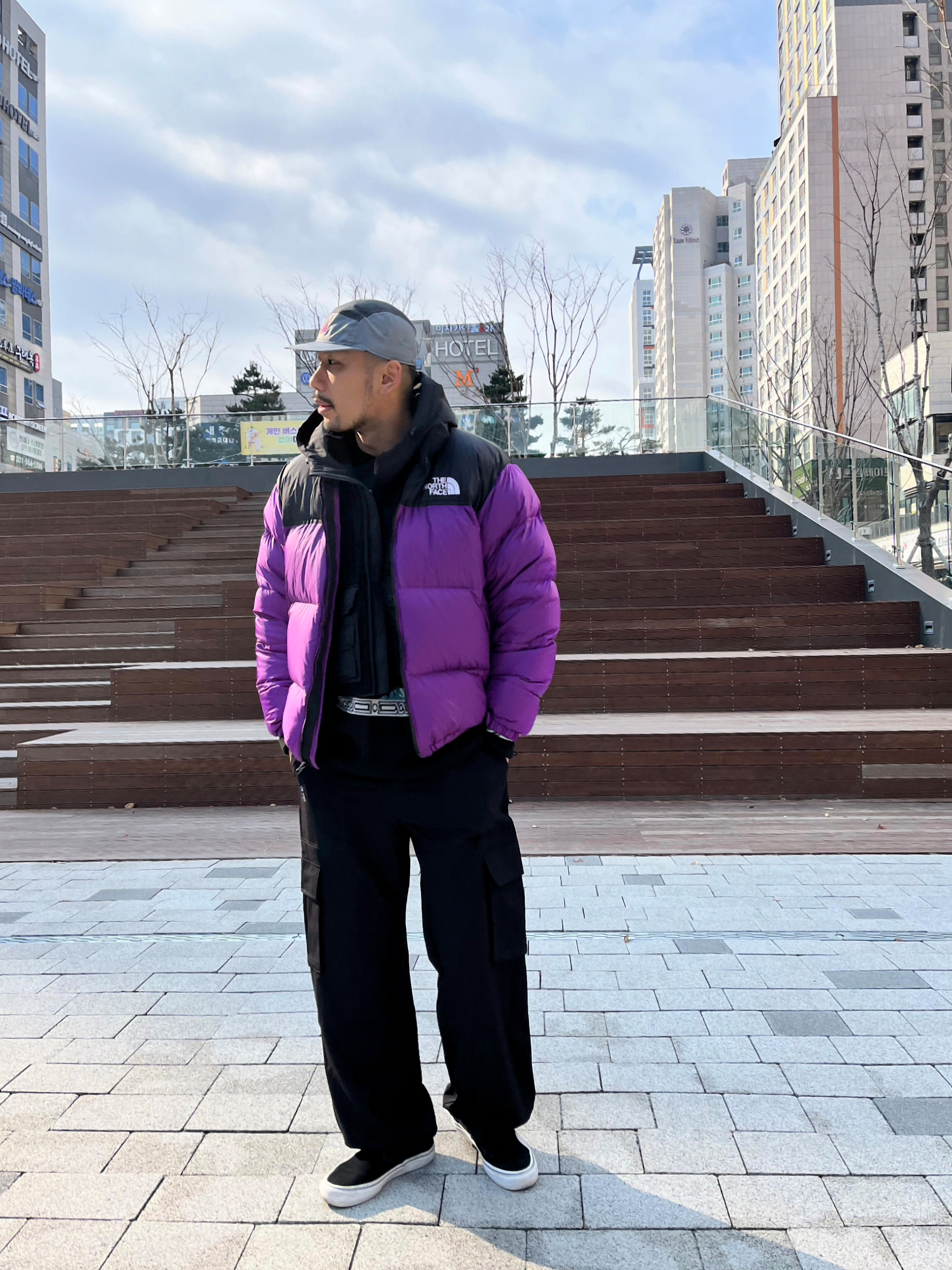 The North Face 1996 Eco Nuptse Jacket Purple, Vans Classic Slip-On Platform Black 착용 스타일 - 3