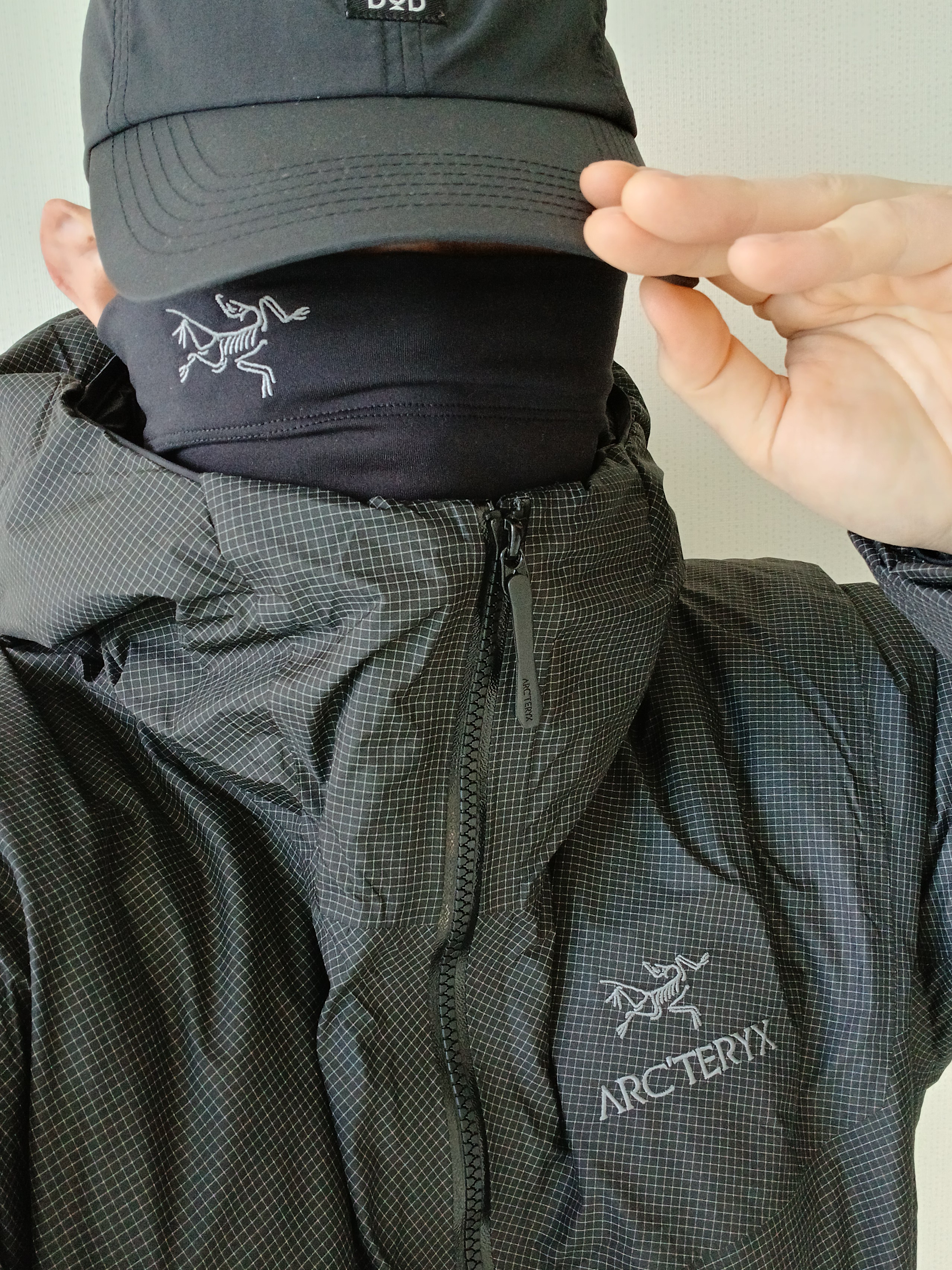 Arc'teryx Alpha Lightweight Parka Black, Arc'teryx Alpha Lightweight Parka Black 착용 스타일 - 5
