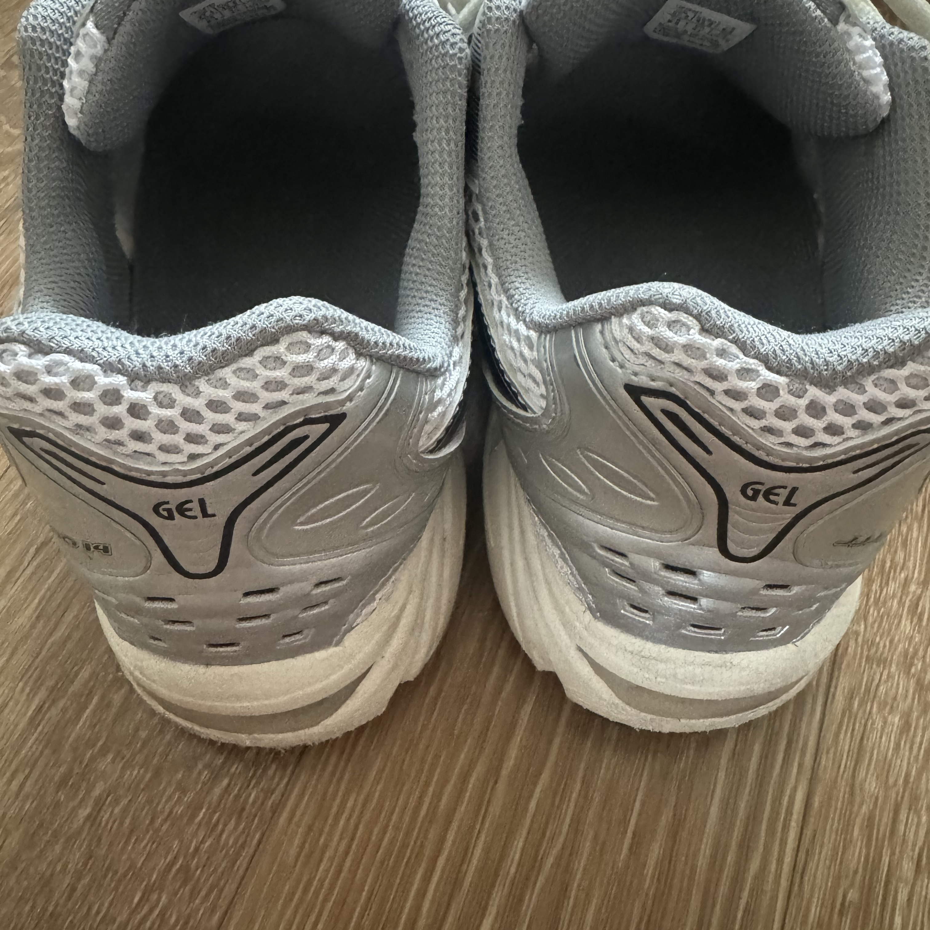 Asics x JJJJound Gel-Kayano 14 Silver Black 착용 스타일 - 2