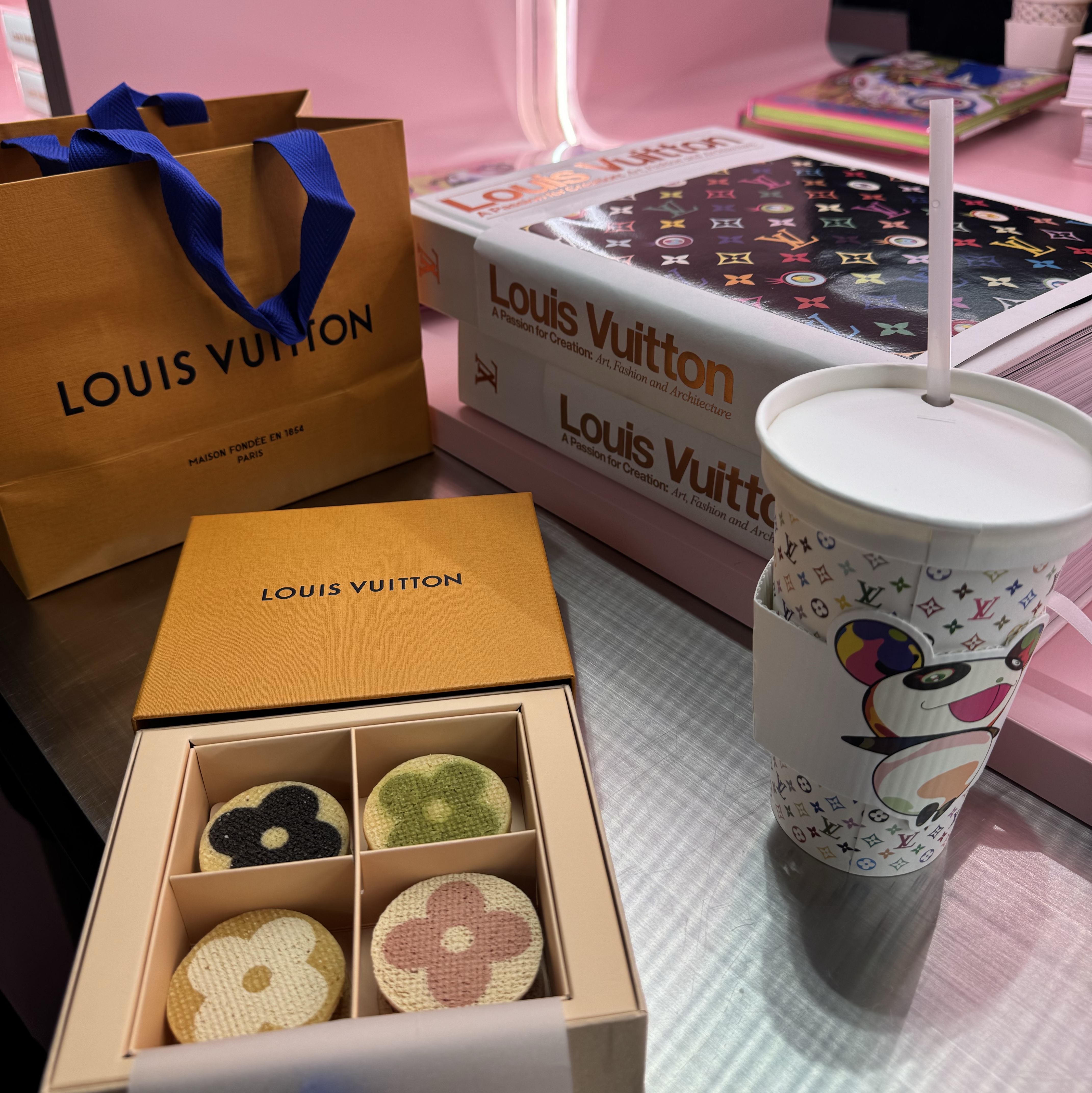 Dior B33 Sneakers Khaki Cream Dior Oblique Jacquard, Nike x Cav Empt Vest Navy 착용 스타일 - 4