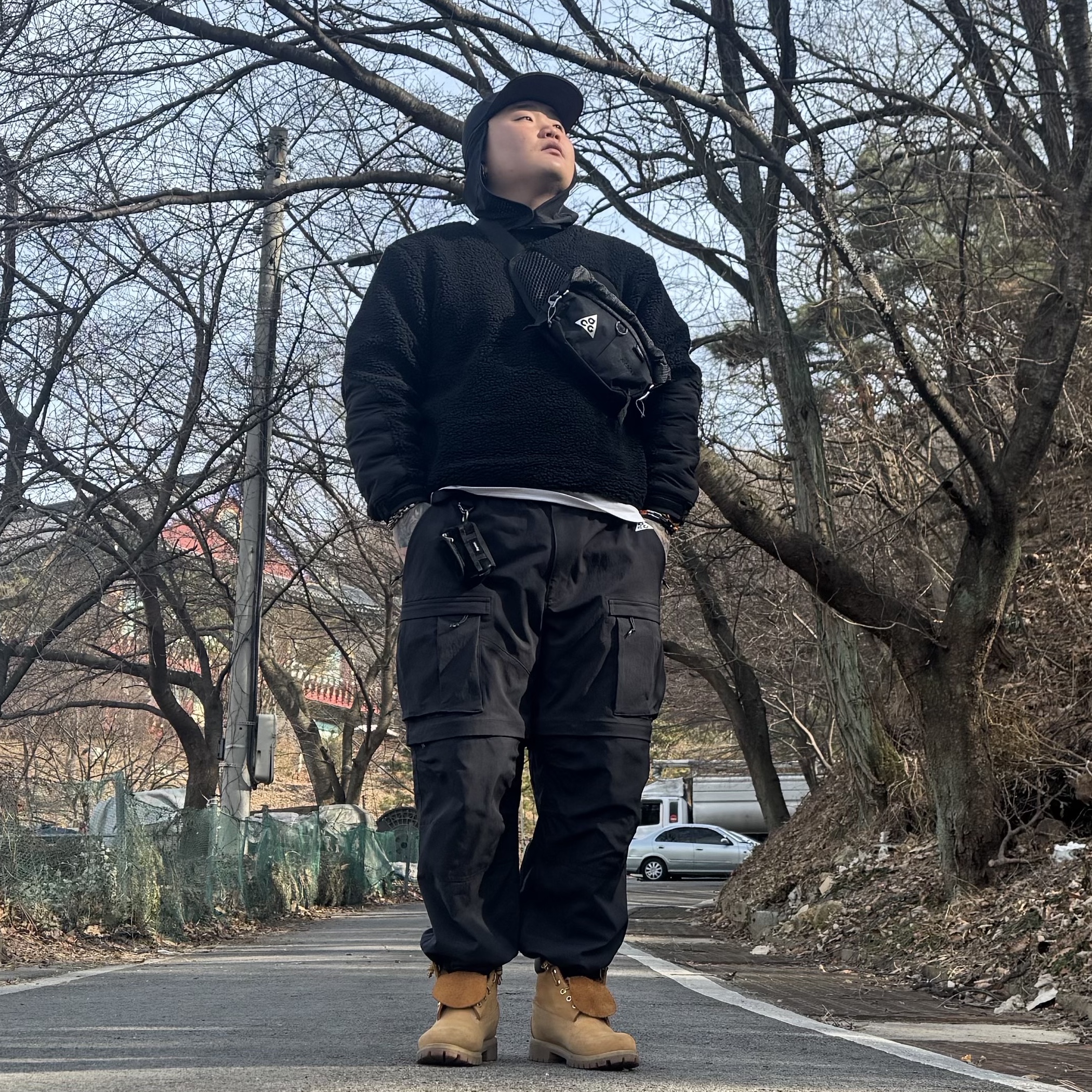 Nike ACG Smith Summit Cargo Pants Black Anthracite - Asia, Supreme x The North Face Suede Base Camp Duffle Keychain Black - 23FW 착용 스타일