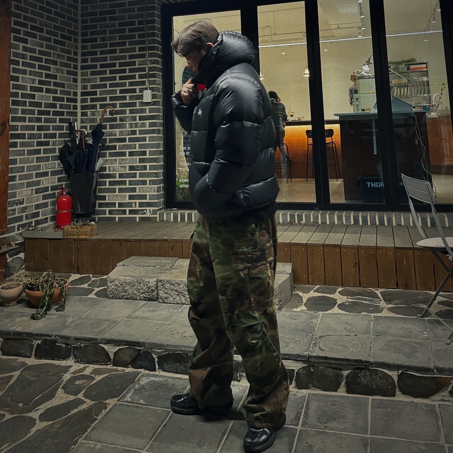 Stussy Down Parka Micro Ripstop Phantom Black, Nike V2K Run Black Anthracite 착용 스타일