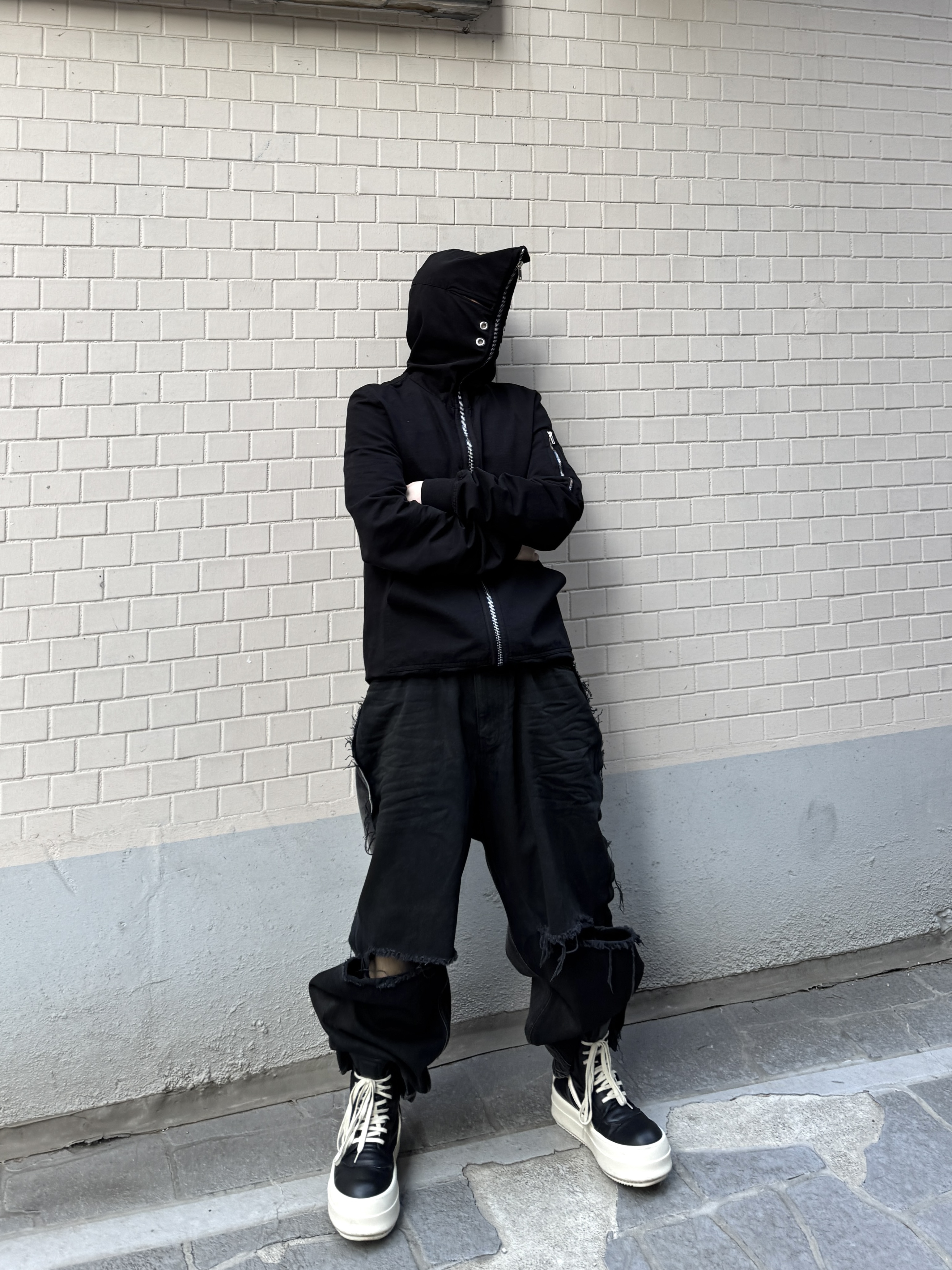 Rick Owens Leather Mega Bumper Geobasket Black Milk, Project G/R Two Faced Denim Pants Black 착용 스타일 - 1
