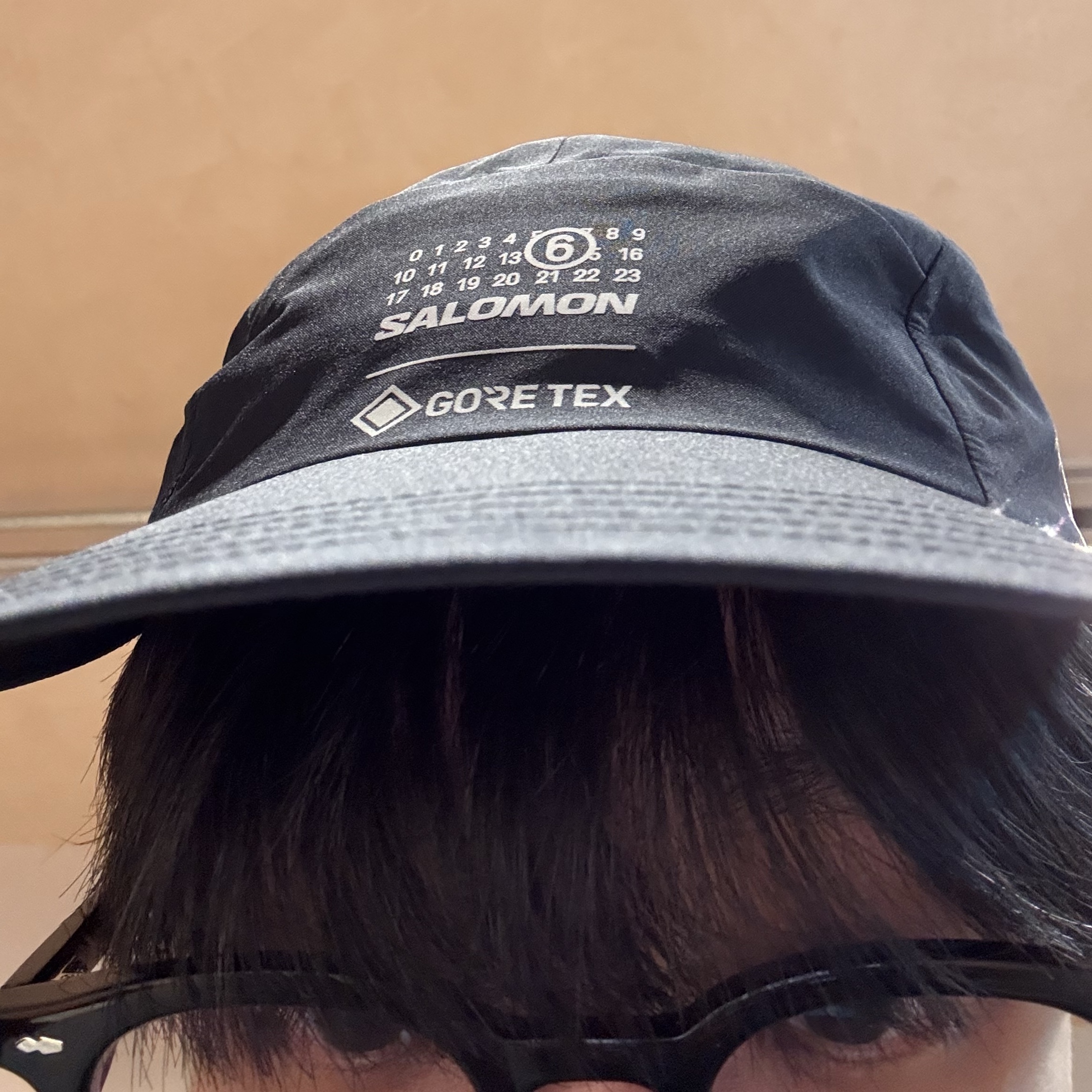 Salomon x MM6 Maison Margiela Cap Deep Black 착용 스타일