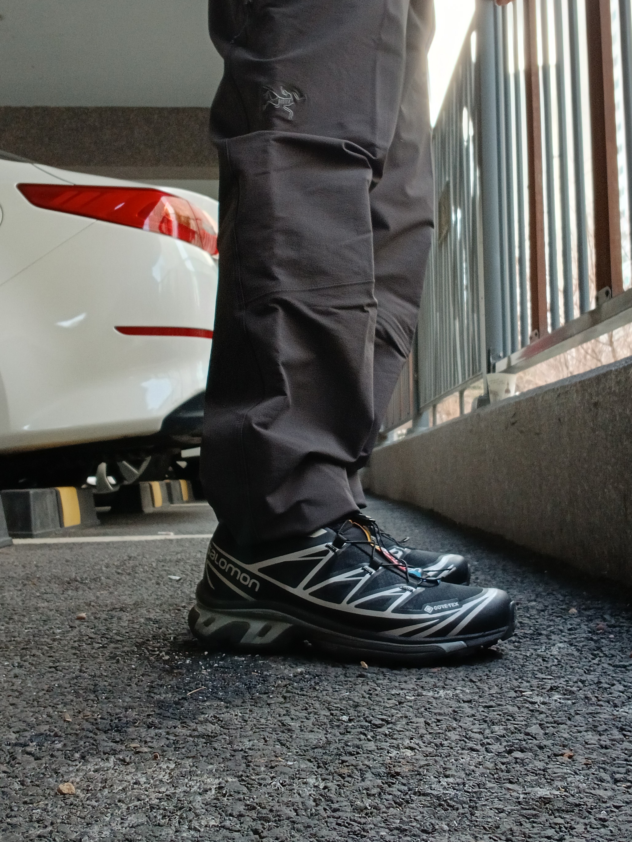 Arc'teryx Alpha Lightweight Parka Black, Arc'teryx Alpha Lightweight Parka Black 착용 스타일 - 4