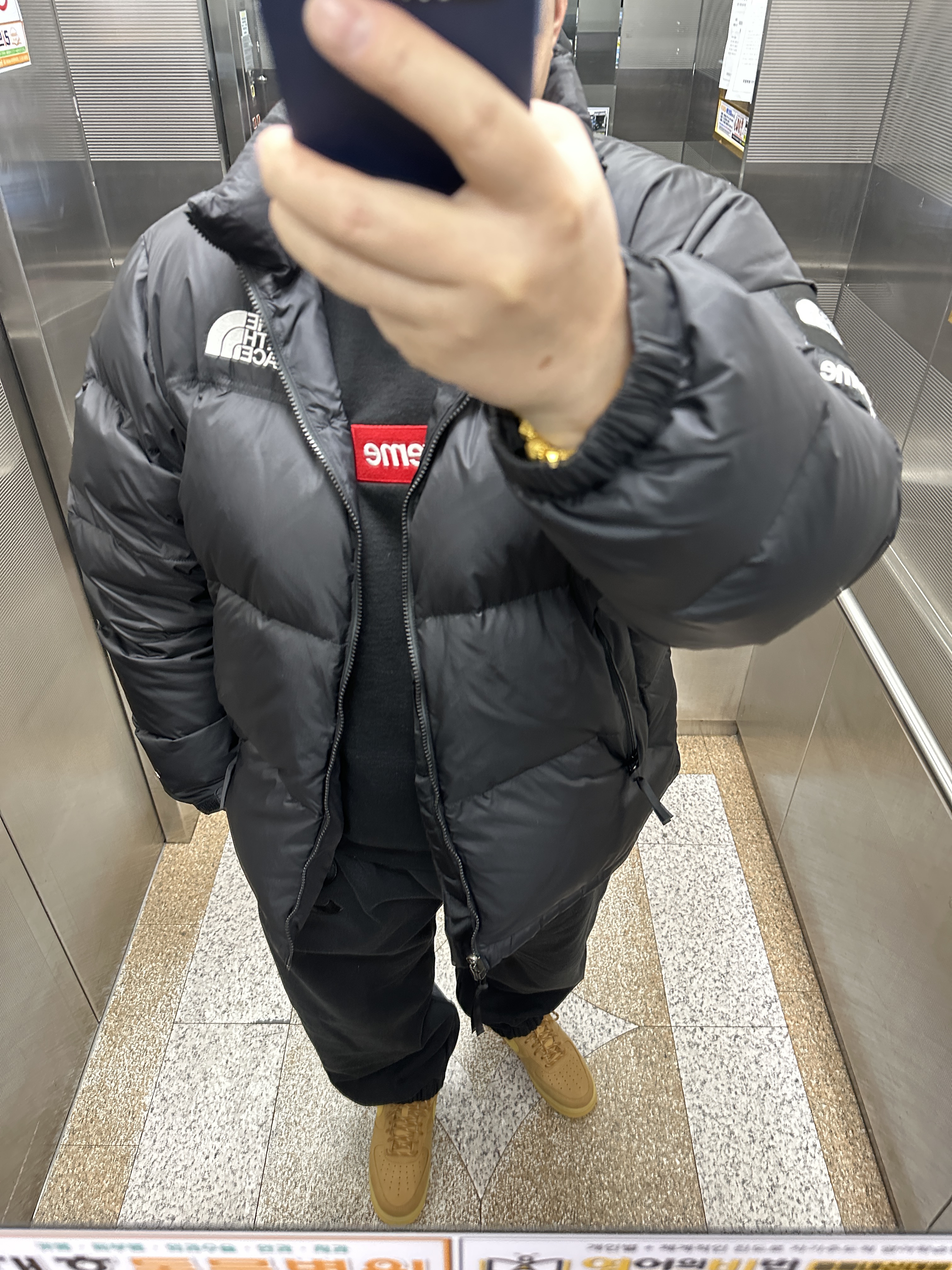 Nike Air Force 1 '07 WB Flax, Supreme x The North Face Split Nuptse Jacket Black - 24SS 착용 스타일 - 1