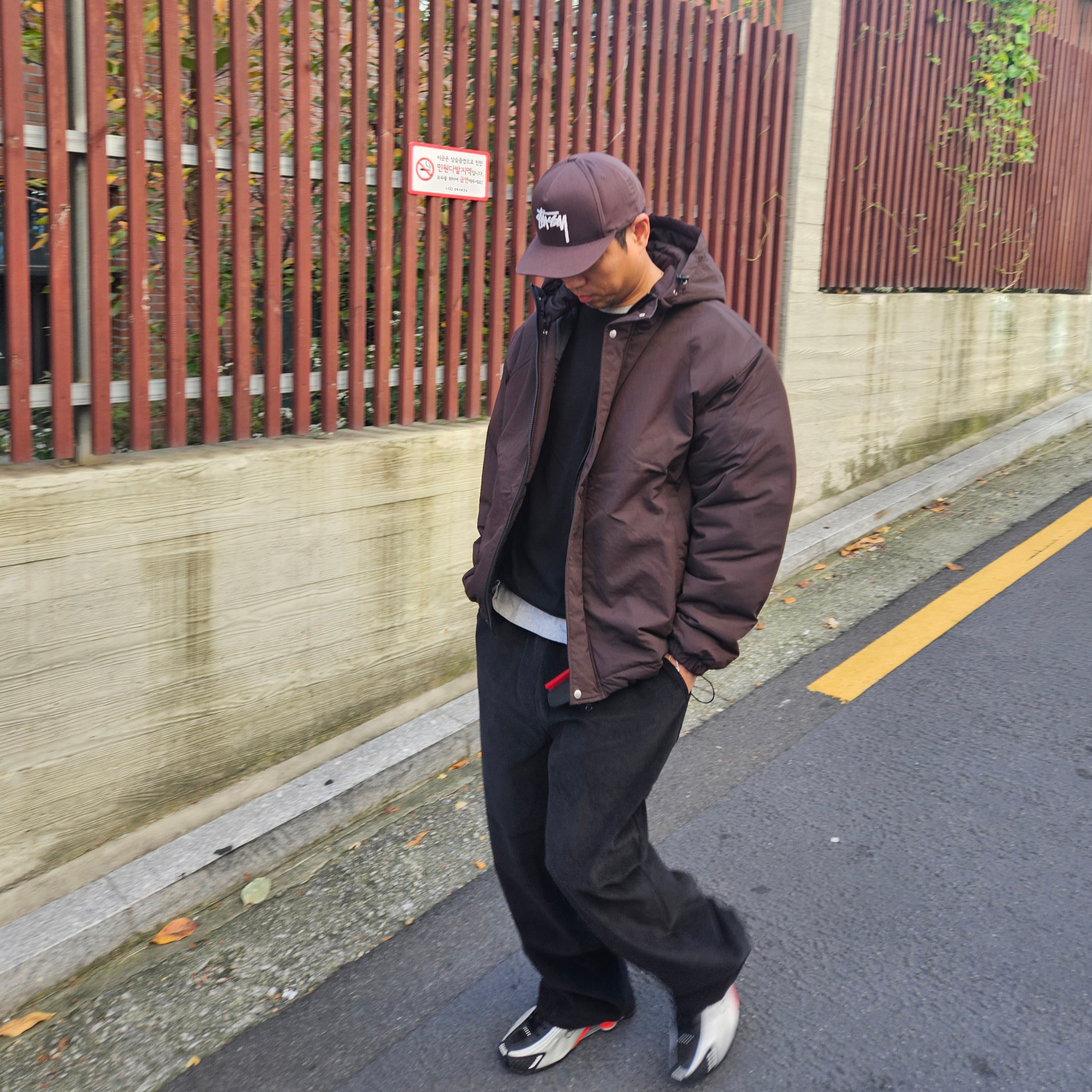 Stussy Big Stock Point Crown Cap Brown, Nike Shox R4 Black and Metallic Silver 착용 스타일 - 2