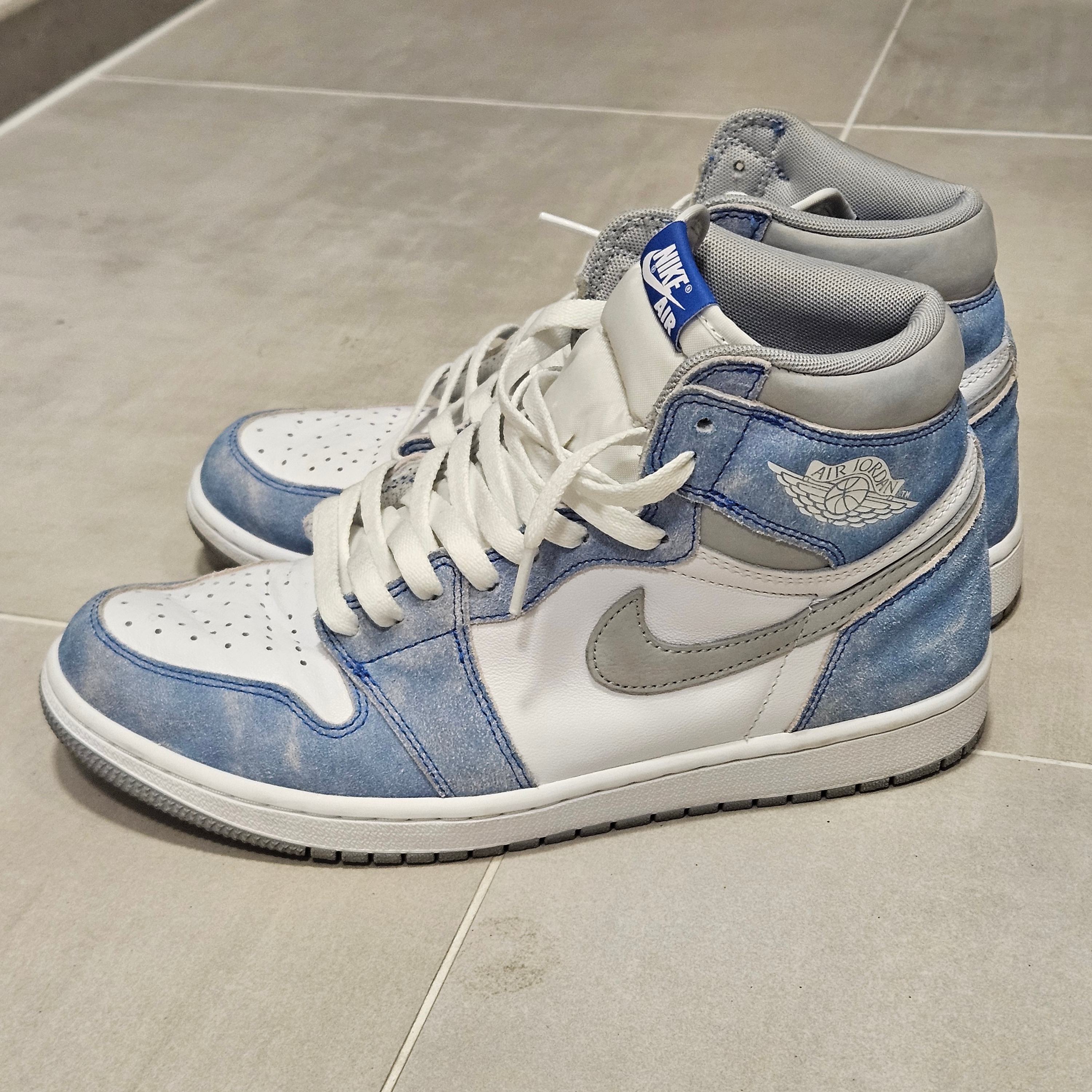 Jordan 1 Retro High OG Hyper Royal 착용 스타일