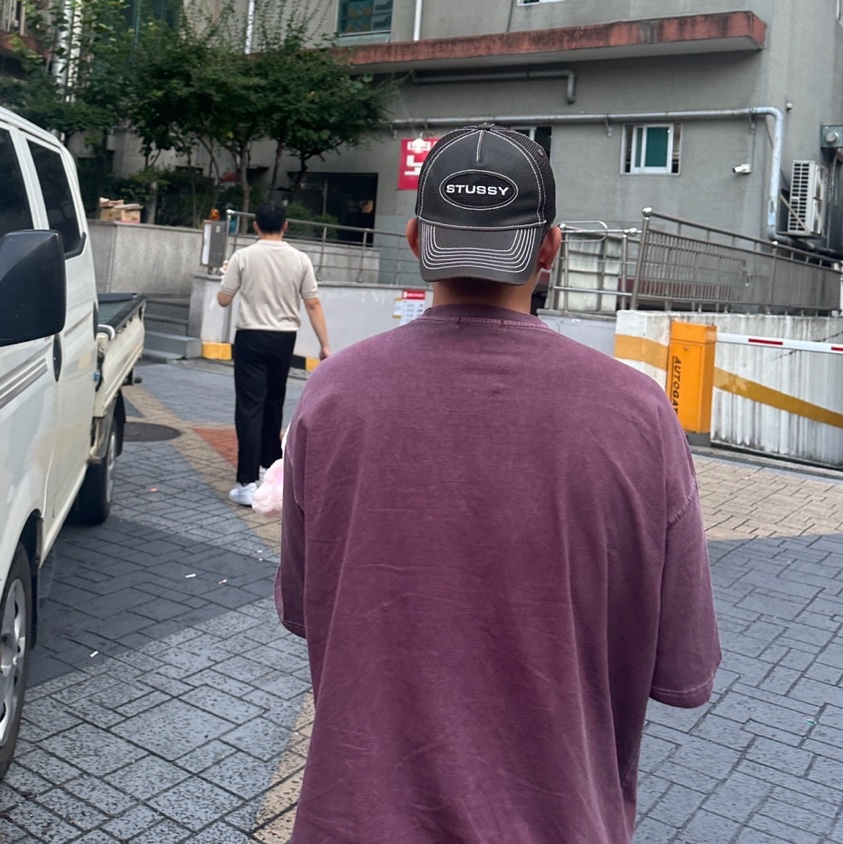 Stussy Low Pro Trucker Cut-Out Leather Snapback Brown 착용 스타일