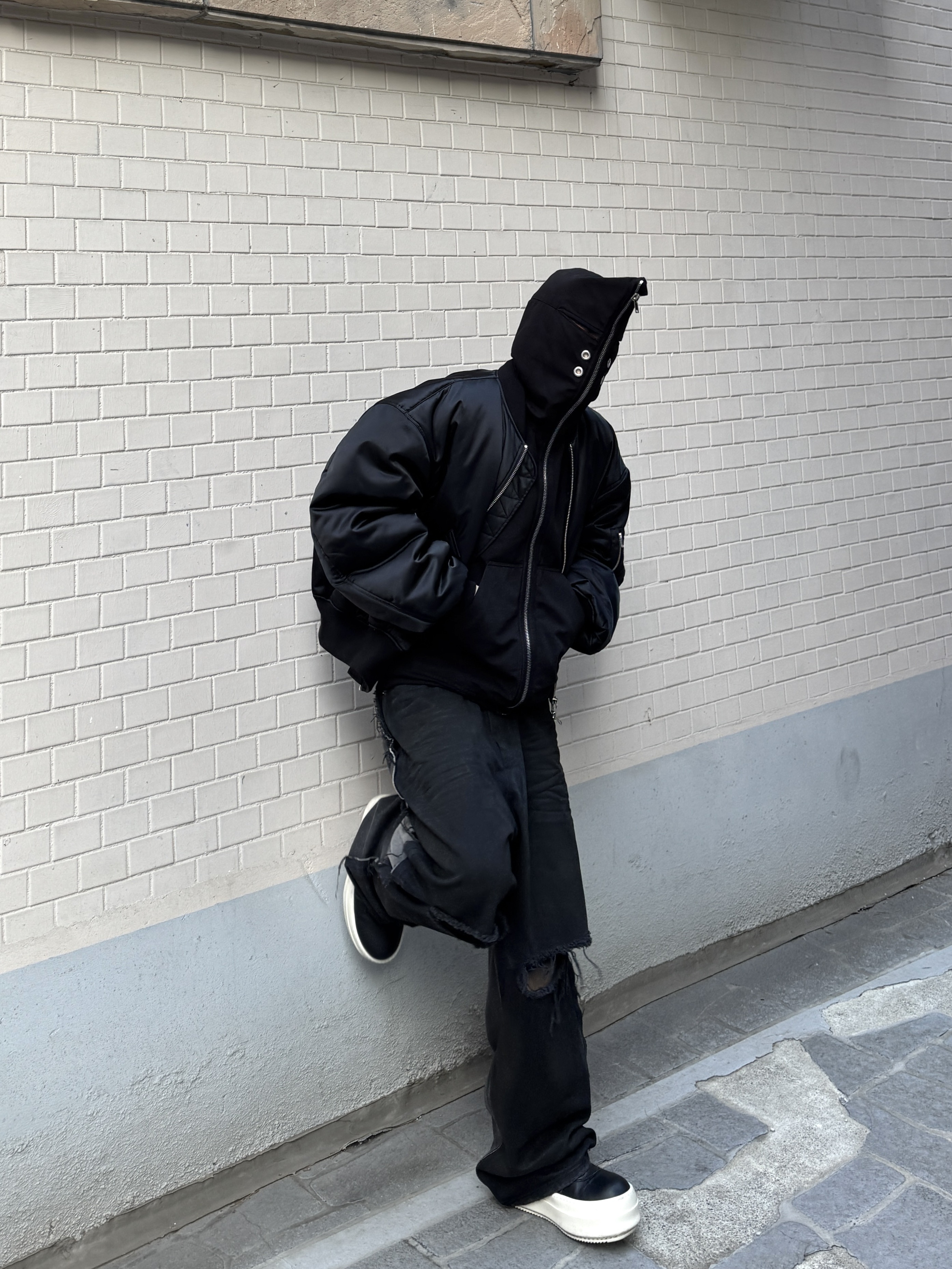 Rick Owens Leather Mega Bumper Geobasket Black Milk, Project G/R Two Faced Denim Pants Black 착용 스타일 - 2