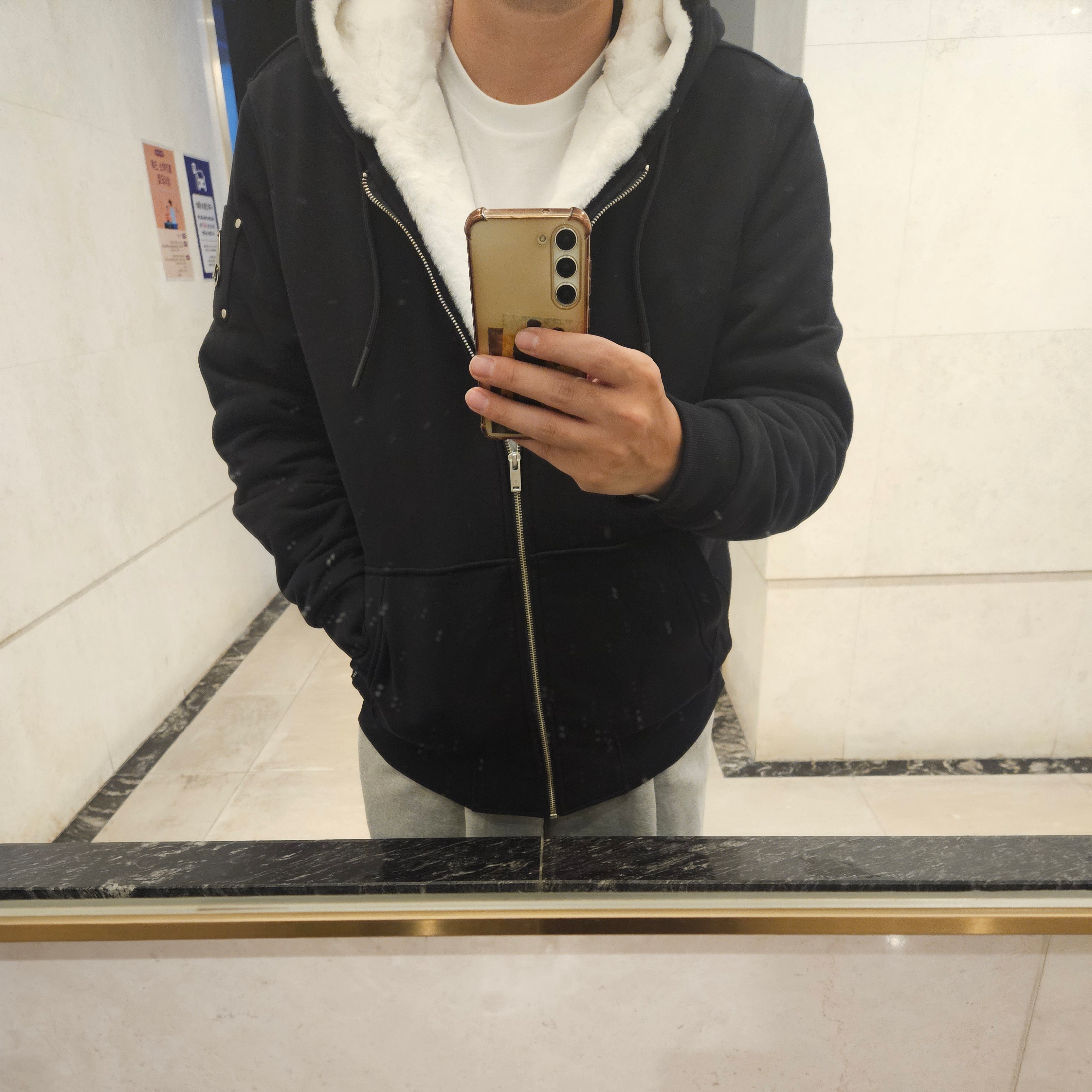 Moose Knuckles Classic Bunny 3 White Lining Zip Hoodie Black - 22FW 착용 스타일