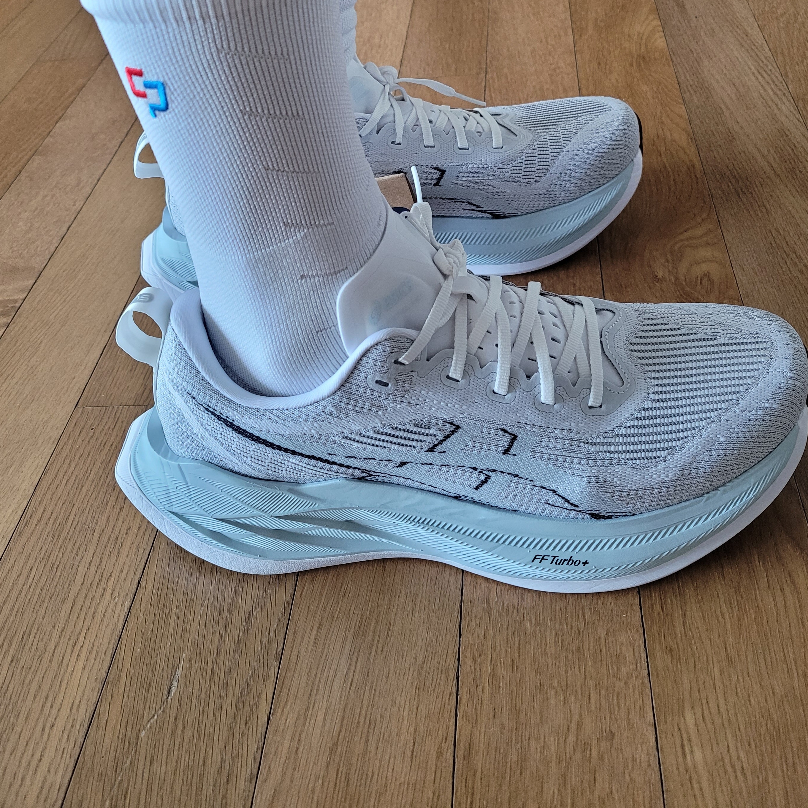 Asics Superblast 2 White Cool Grey 착용 스타일