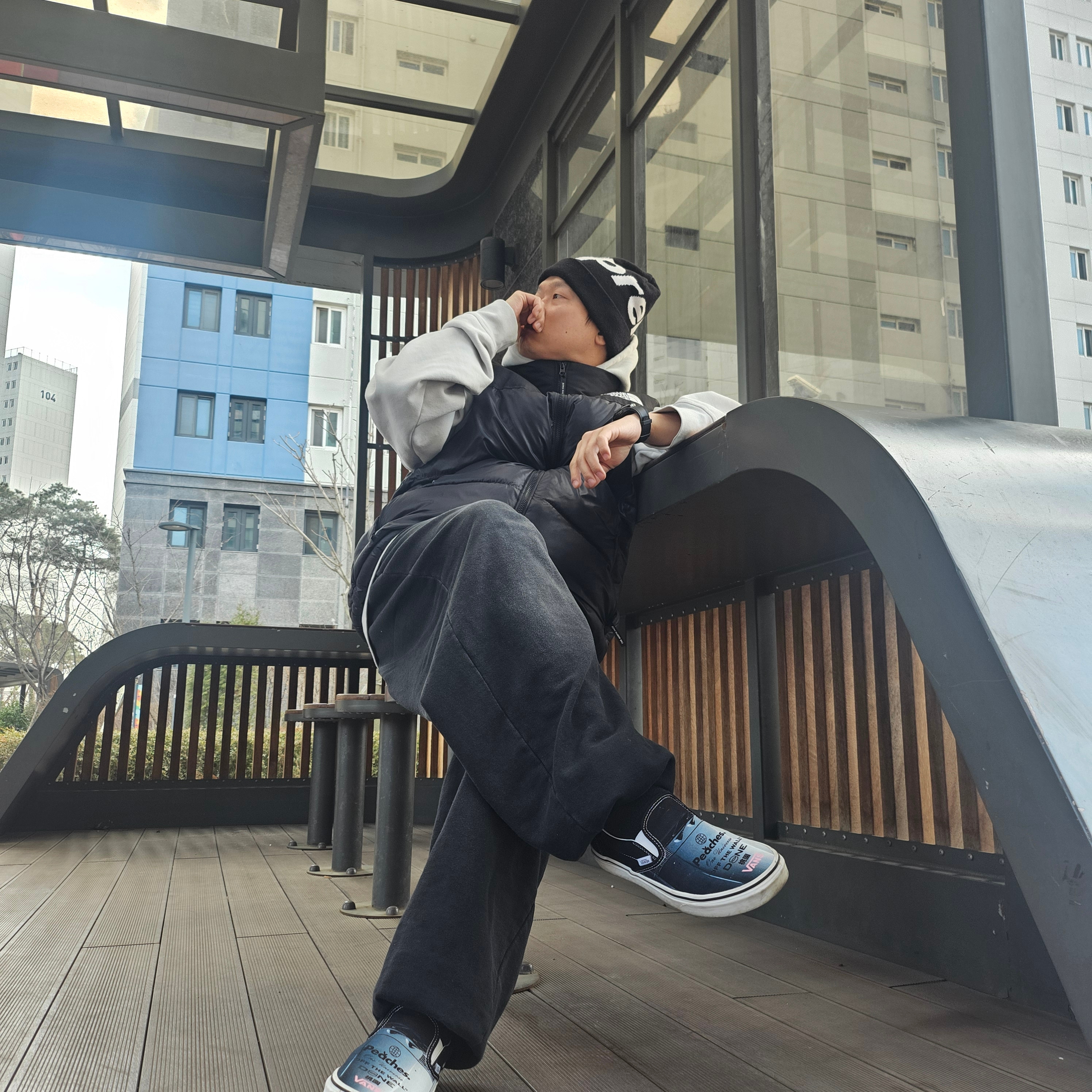 Supreme Big Logo Beanie Black, Stussy Regal Crown Zip Hoodie Ash Heather 착용 스타일 - 4