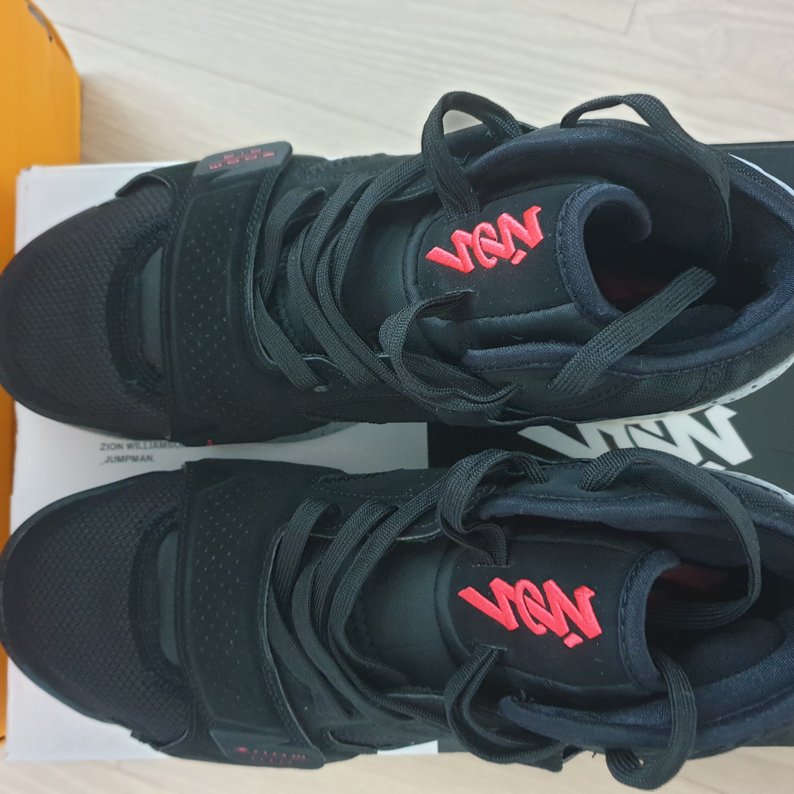 Jordan Zion 2 Black Light Smoke Grey 착용 스타일 - 5