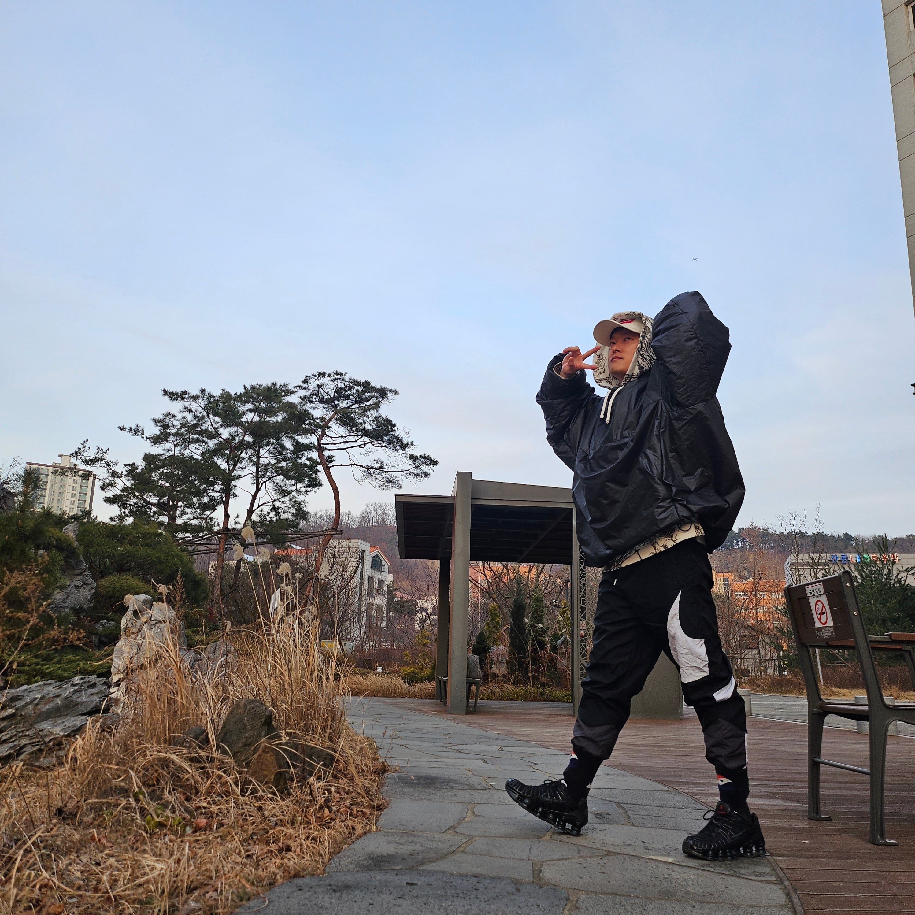 Supreme Military Camp Cap Stone - 22SS, Yeezy Gap Engineered By Balenciaga Mock Neck Pullover Puffer Black 착용 스타일 - 5