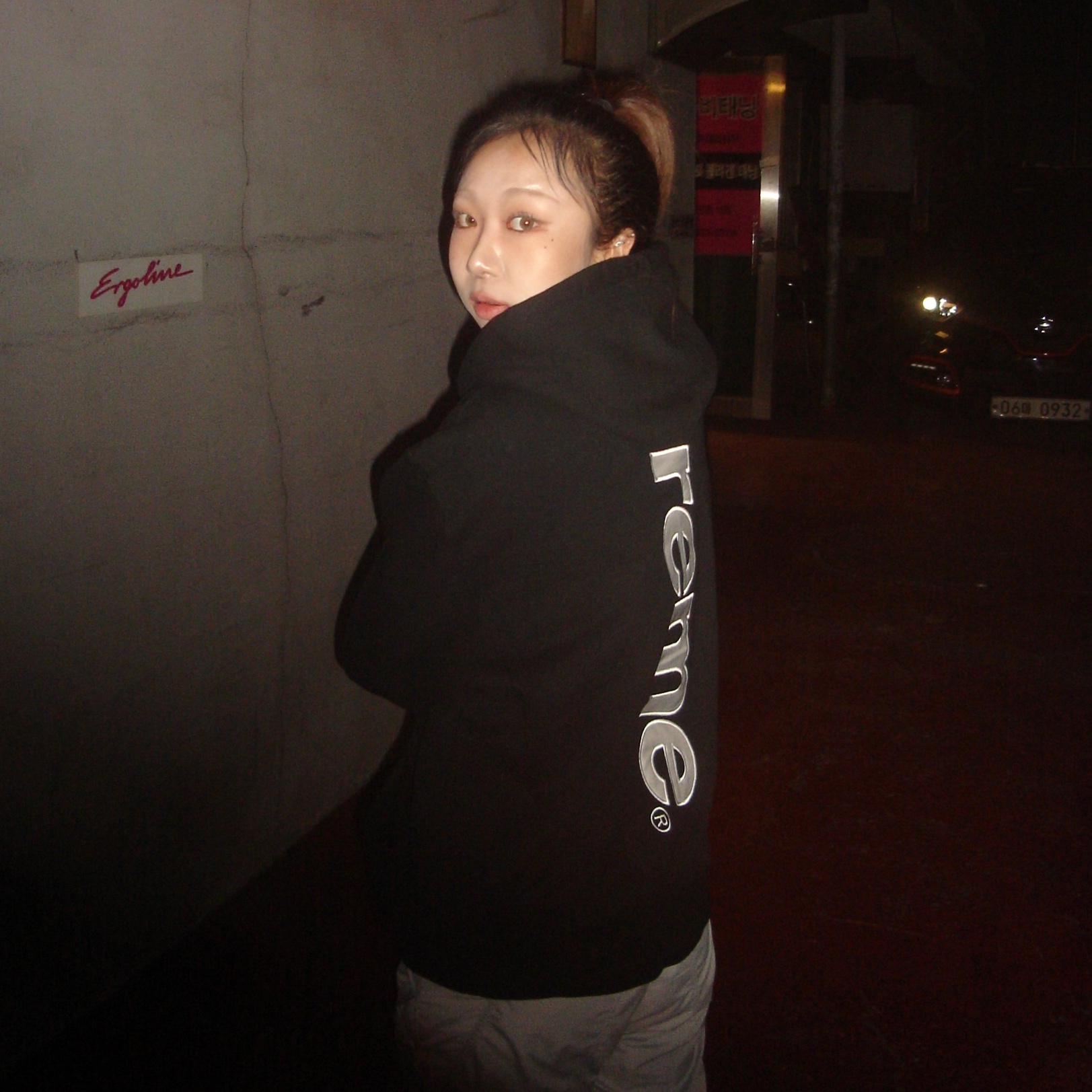 Supreme Satin Applique Hooded Sweatshirt Black - 24FW 착용 스타일 - 2