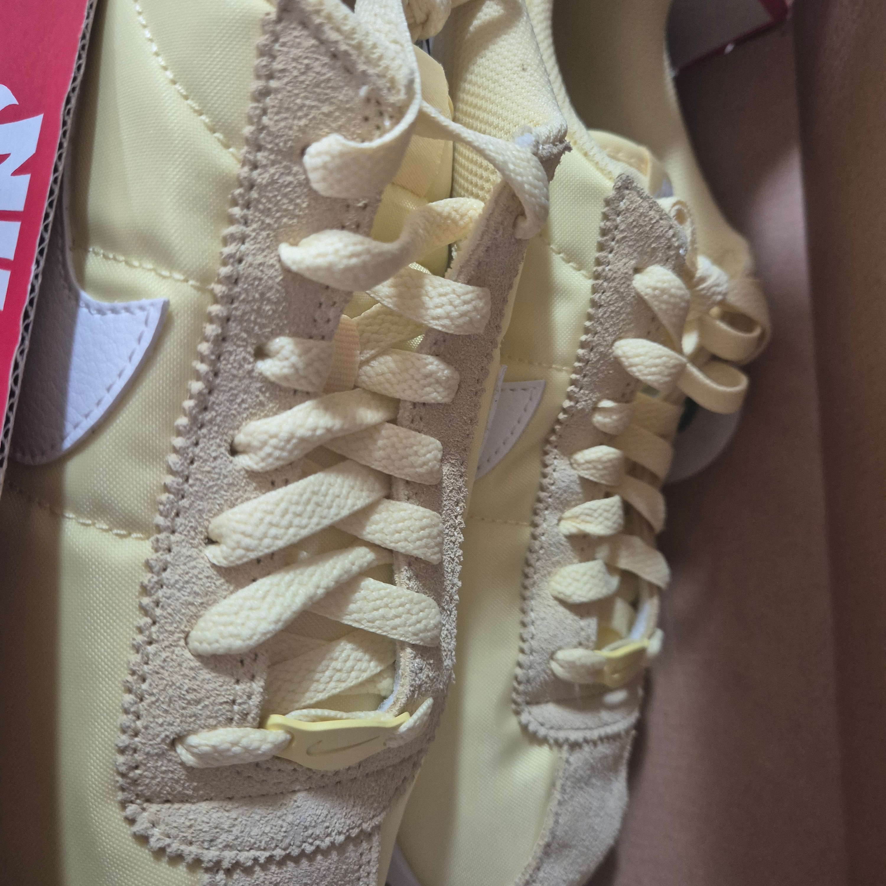 (W) Nike Cortez TXT Soft Yellow Coconut Milk 착용 스타일