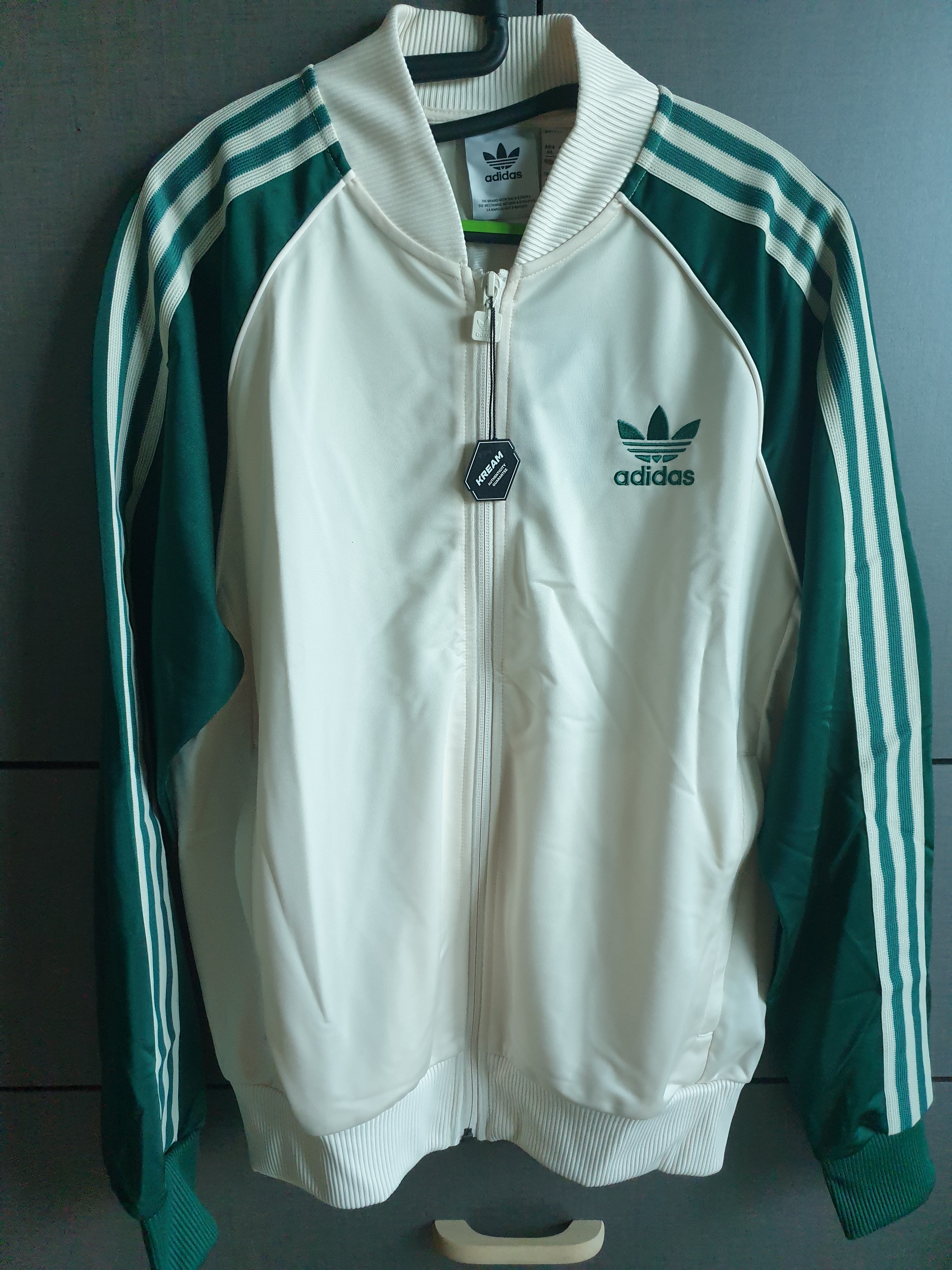 Adidas SST Track Top Wonder White Collegiate Green - KR Sizing 착용 스타일 - 2