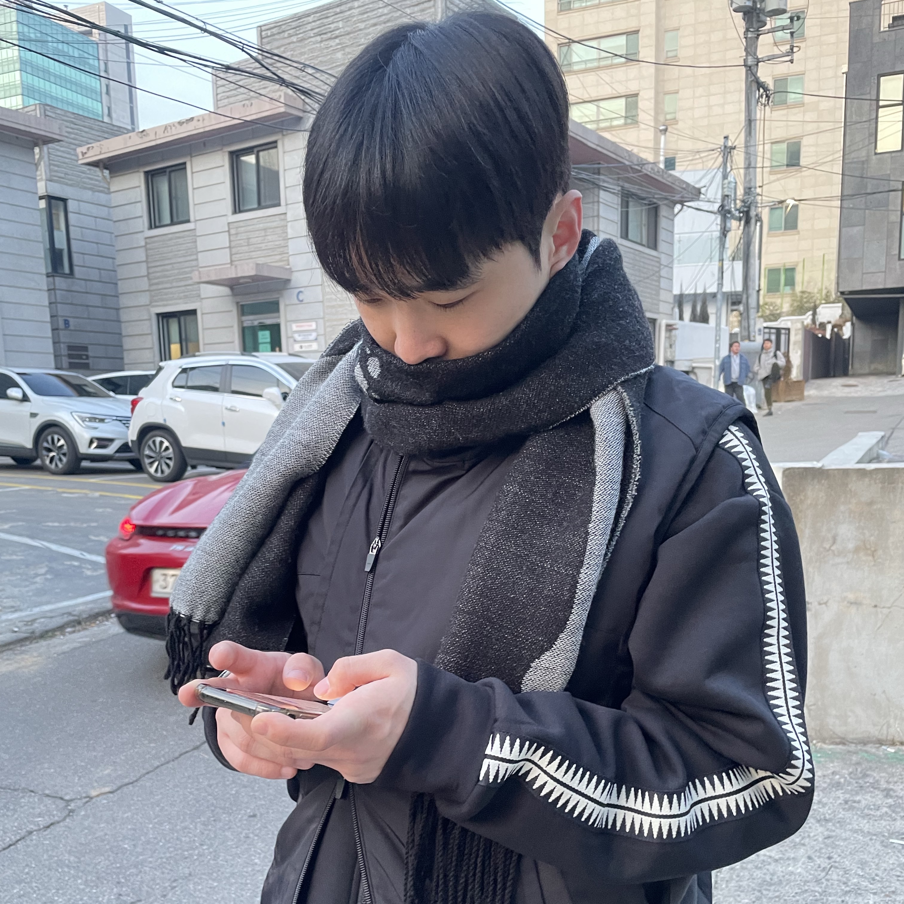 GU x Undercover Track Jacket Black 착용 스타일 - 3