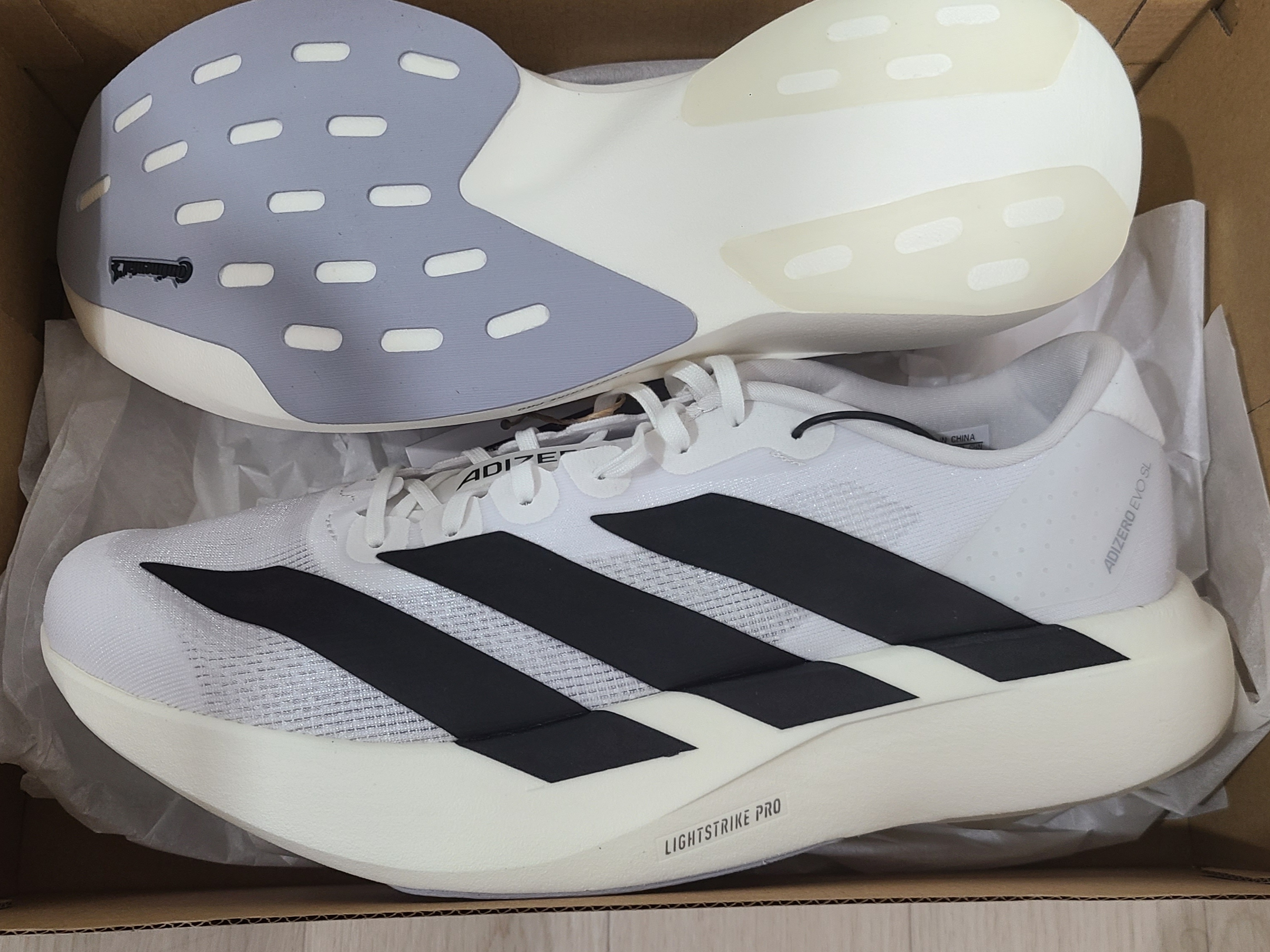 Adidas Adizero EVO SL Cloud White Core Black 착용 스타일