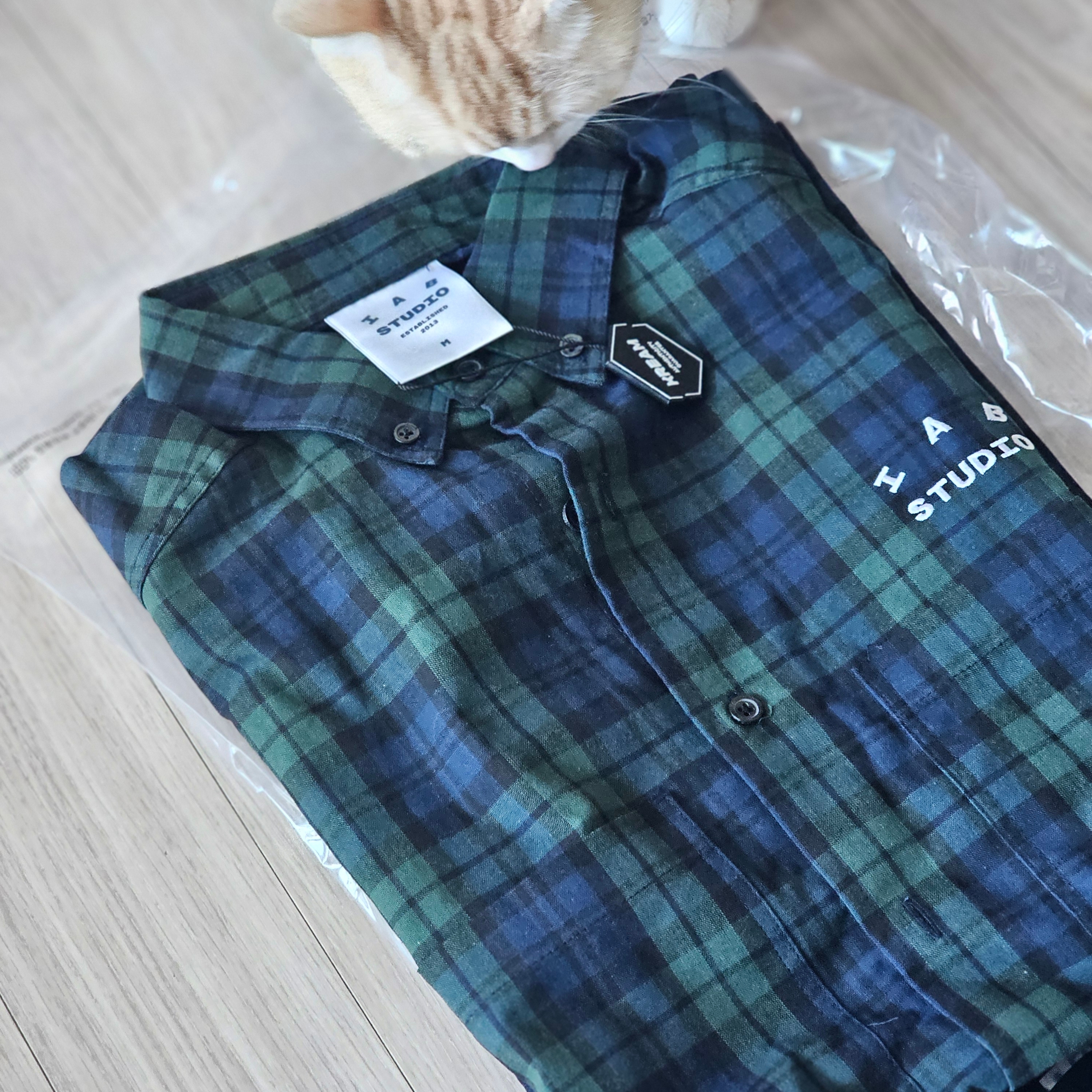 IAB Studio Blackwatch Tartan Shirt Blue Green 착용 스타일 - 1