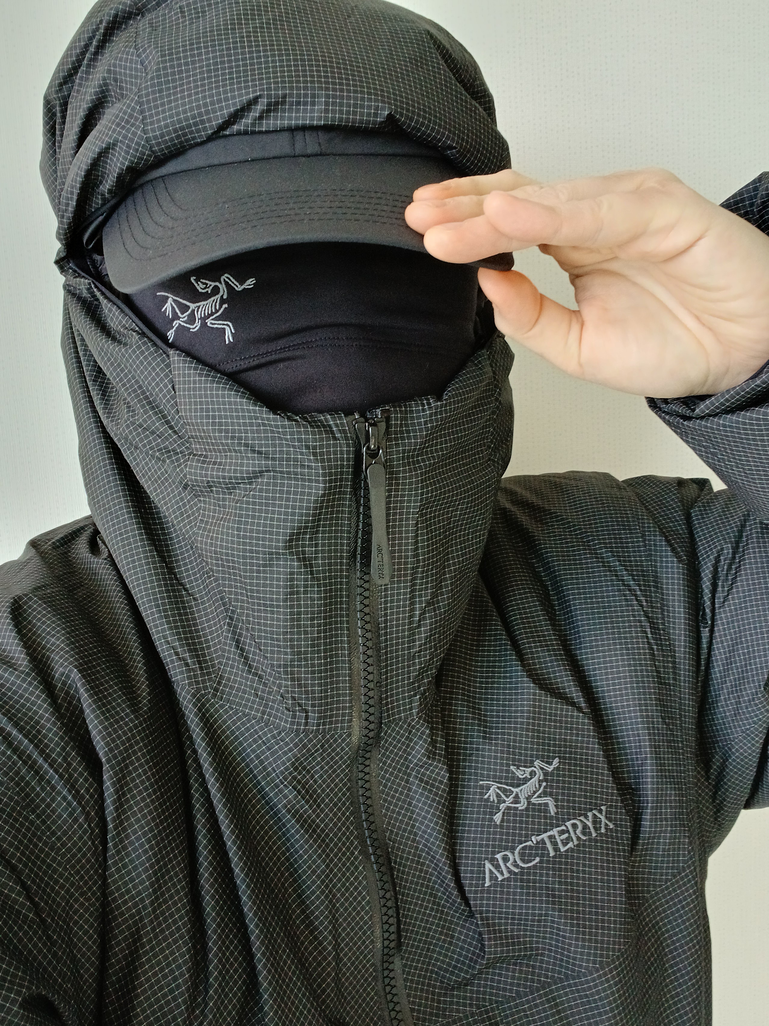 Arc'teryx Alpha Lightweight Parka Black, Arc'teryx Alpha Lightweight Parka Black 착용 스타일 - 1