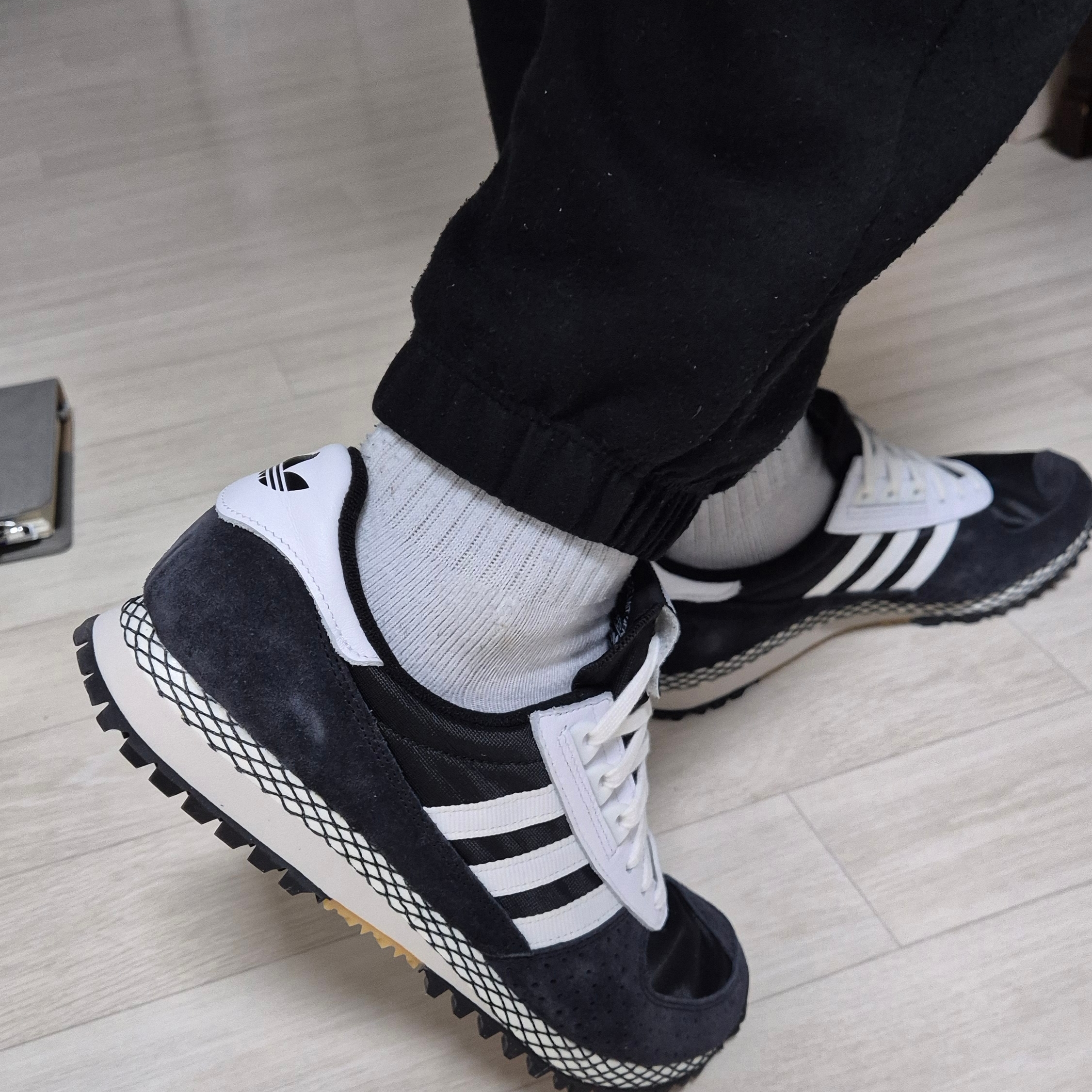 Adidas City Marathon PT Core Black 착용 스타일 - 2
