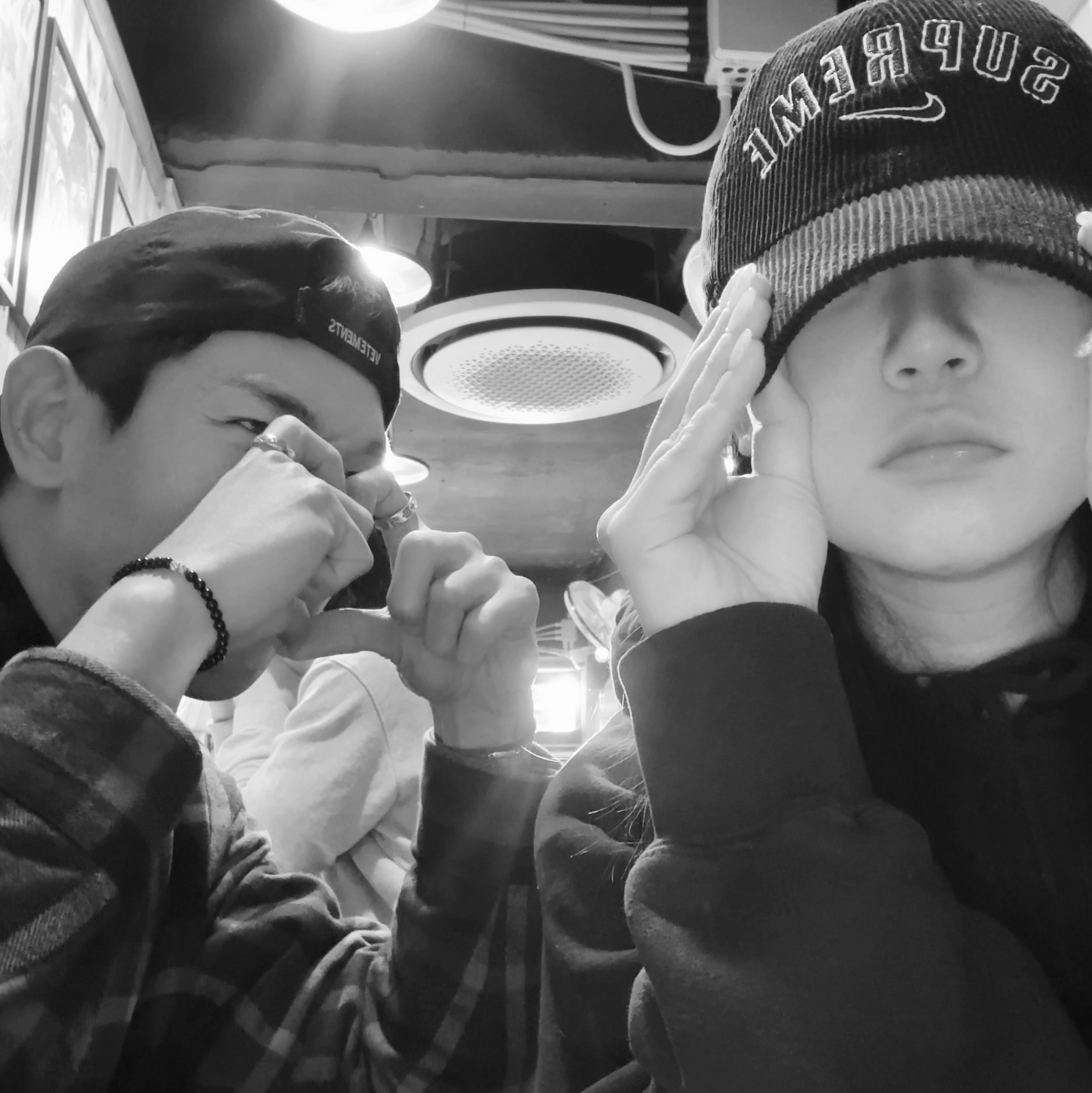 Supreme Plaid Flannel Shirt Black - 24FW, Supreme x Nike Arc Corduroy 6-Panel Black - 22SS 착용 스타일 - 1