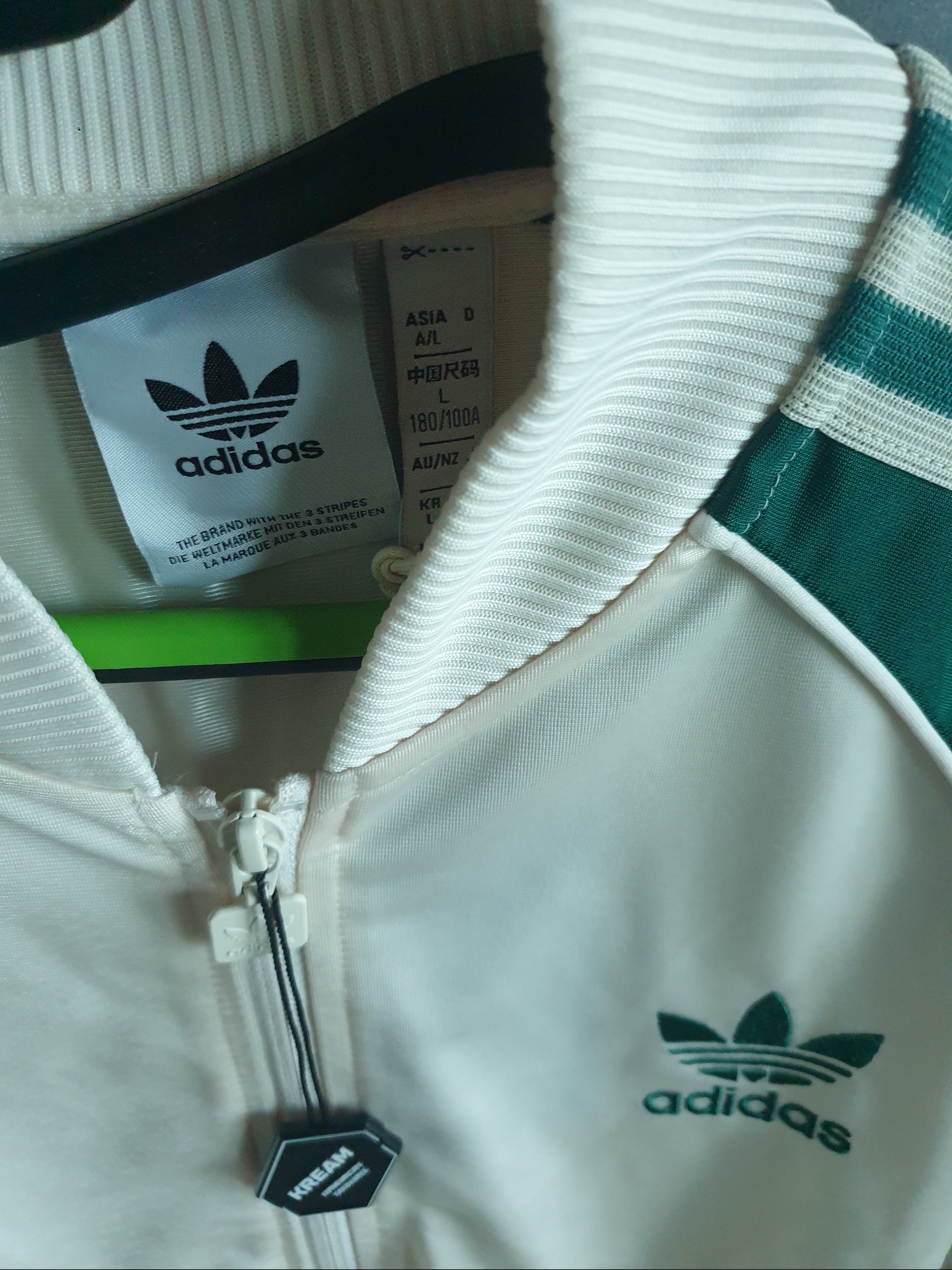 Adidas SST Track Top Wonder White Collegiate Green - KR Sizing 착용 스타일 - 1