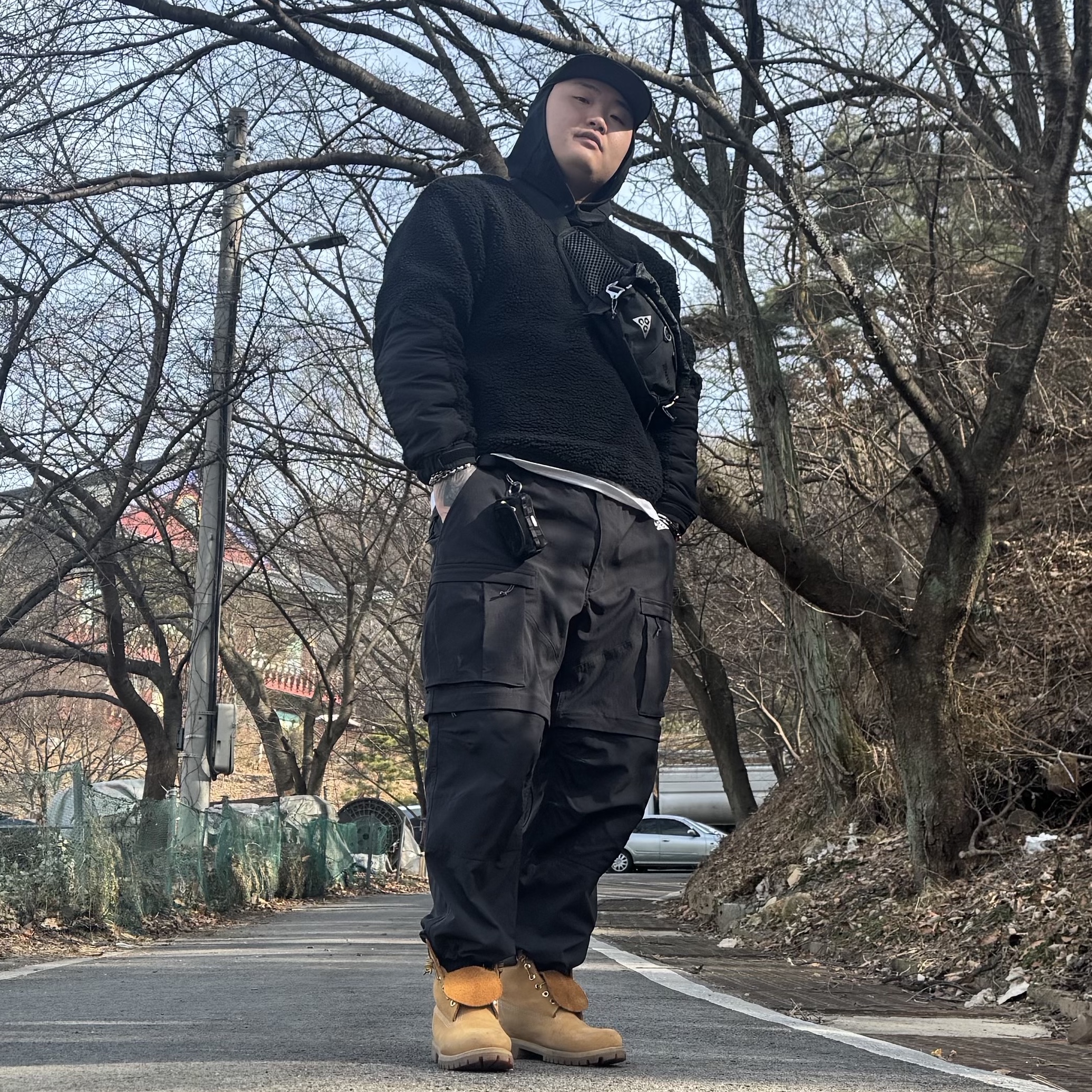 Nike ACG Smith Summit Cargo Pants Black Anthracite - Asia, Supreme x The North Face Suede Base Camp Duffle Keychain Black - 23FW 착용 스타일