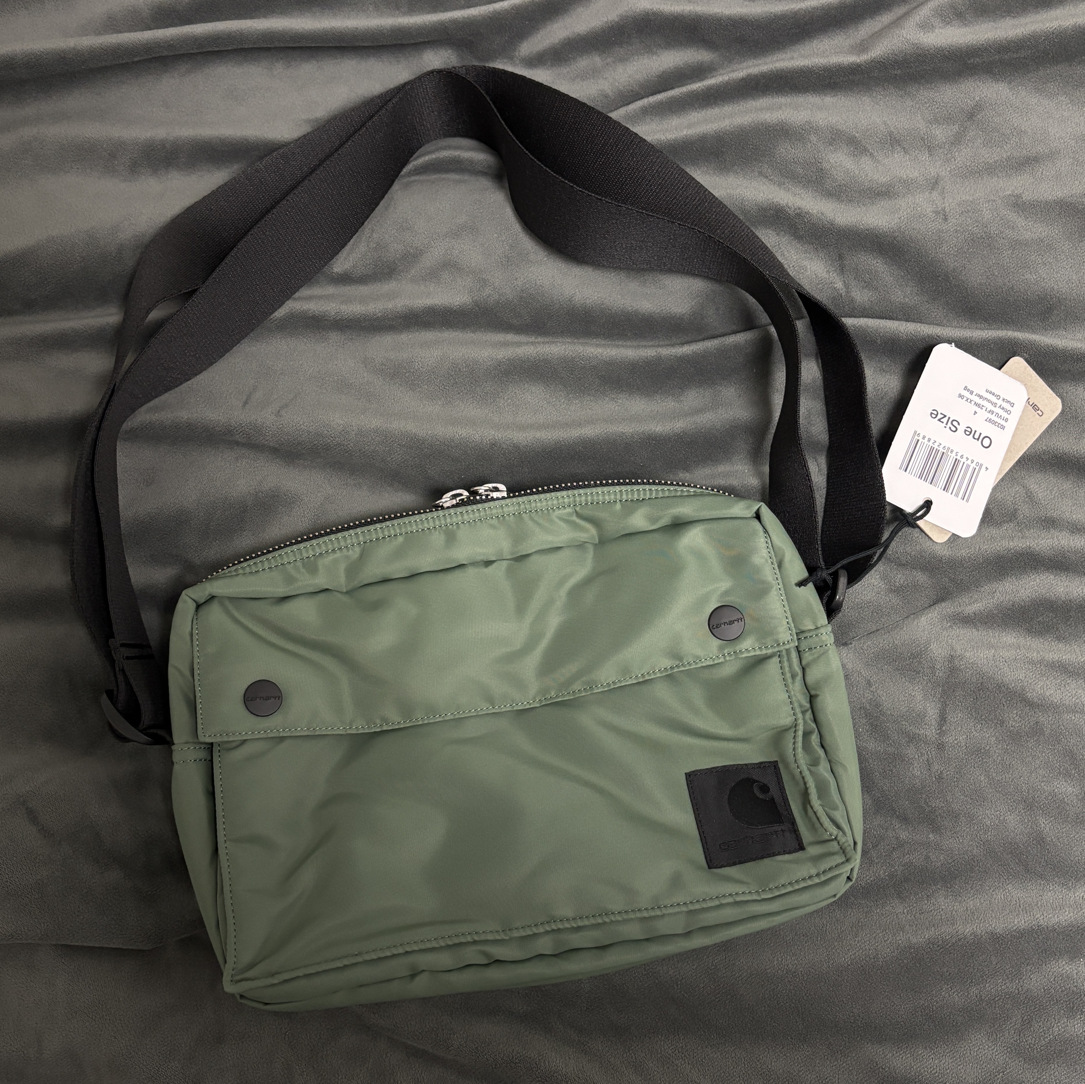 Carhartt WIP Otley Shoulder Bag Cypress 착용 스타일