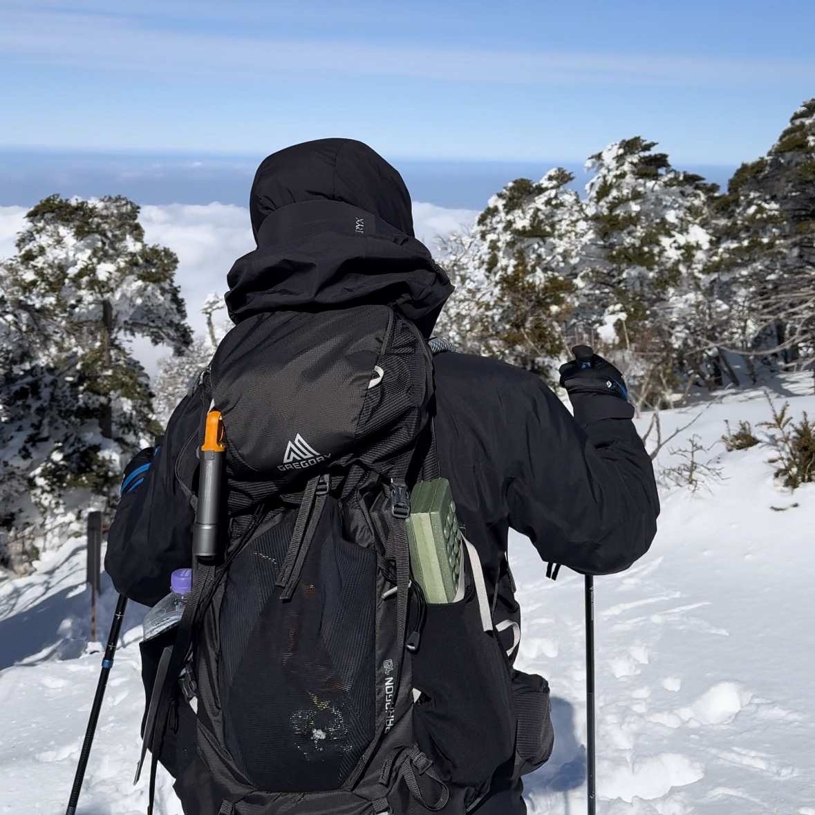 Arc'teryx Atom LT Hoody Black, Arc'teryx Aerios Aura Mid Black Silk 착용 스타일 - 3