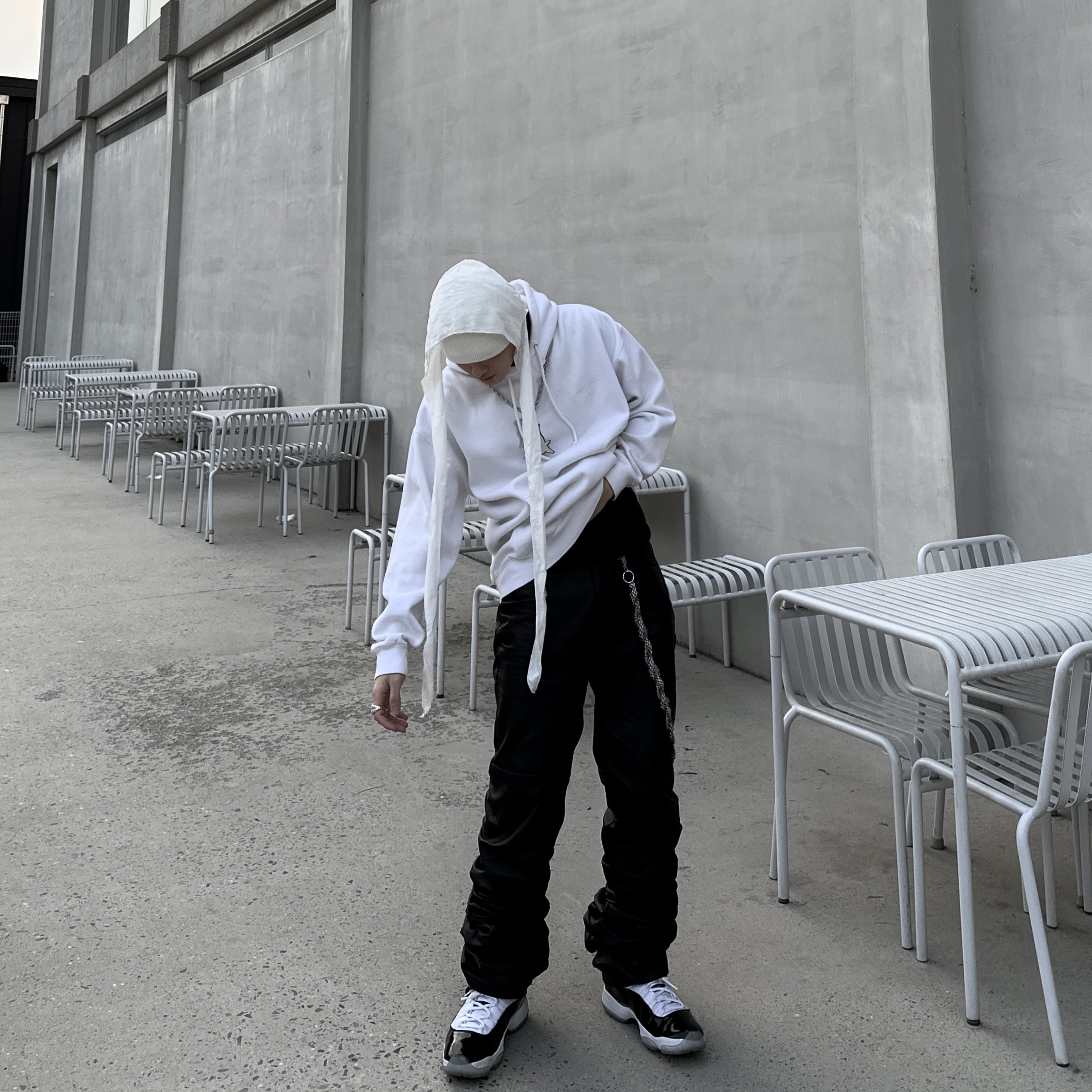 Jordan 11 Retro Concord 2018, Yeezy Gap Round Jacket Black 착용 스타일 - 7