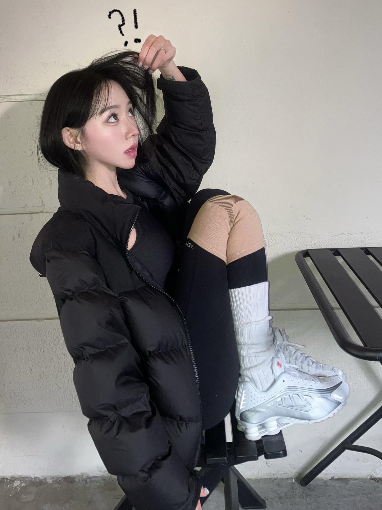 (W) Nike Shox R4 White Metallic Silver, (W) Xexymix Black Label Signature 360N Leggings Black 착용 스타일 - 5