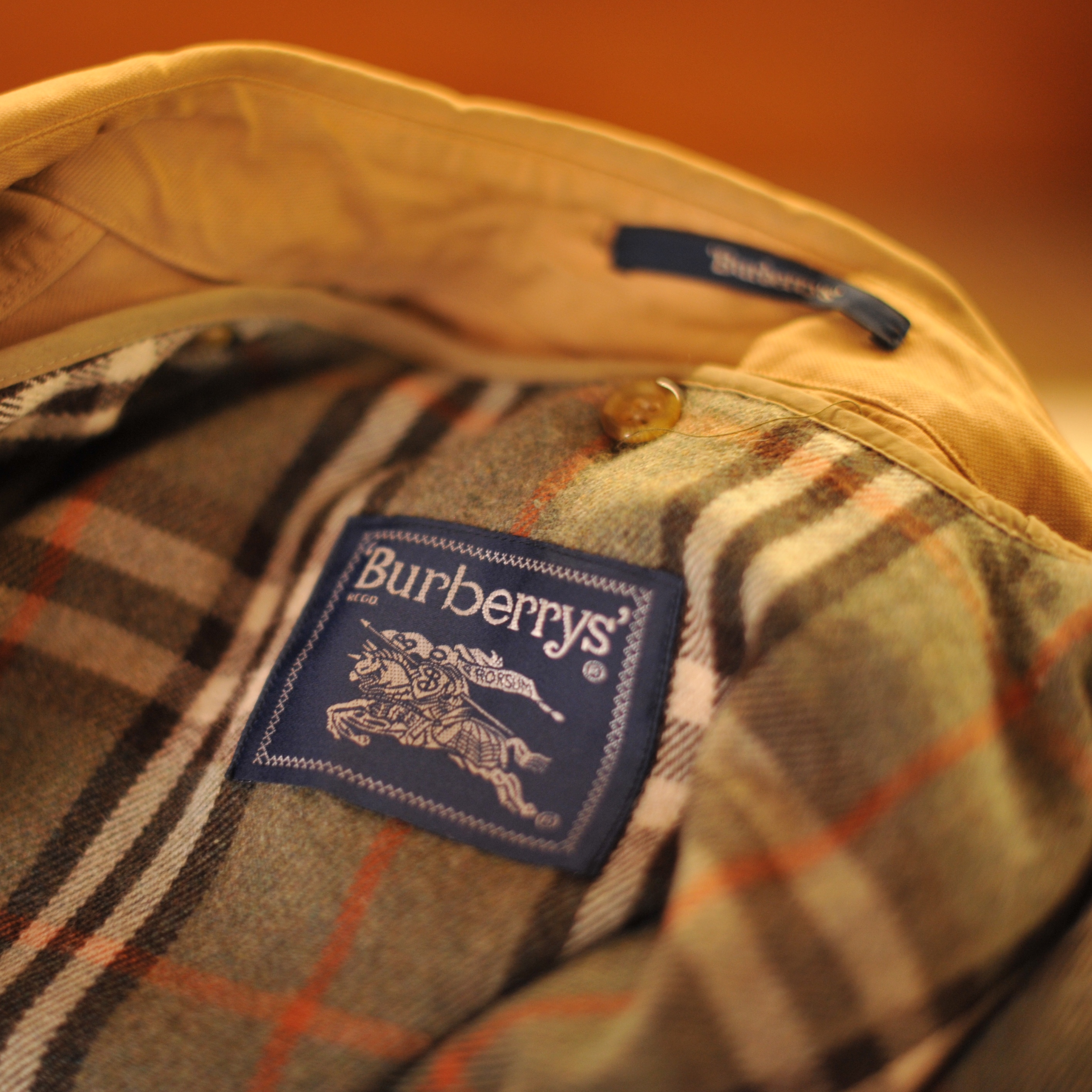 Burberry Classic Check Cashmere Muffler Archive Beige, Vans Authentic Black White 착용 스타일 - 3
