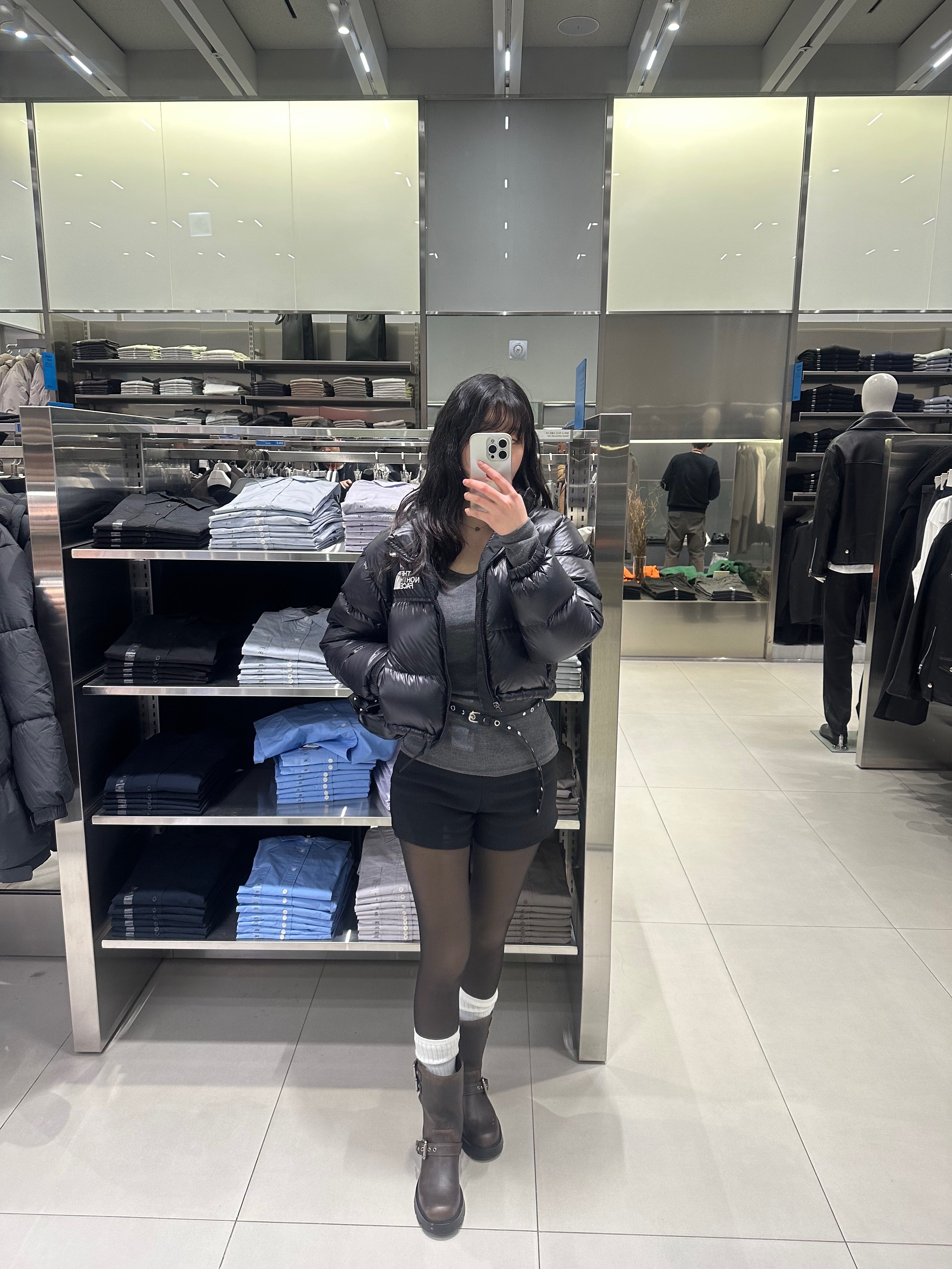 (W) The North Face Nuptse Short Jacket Black 착용 스타일 - 2