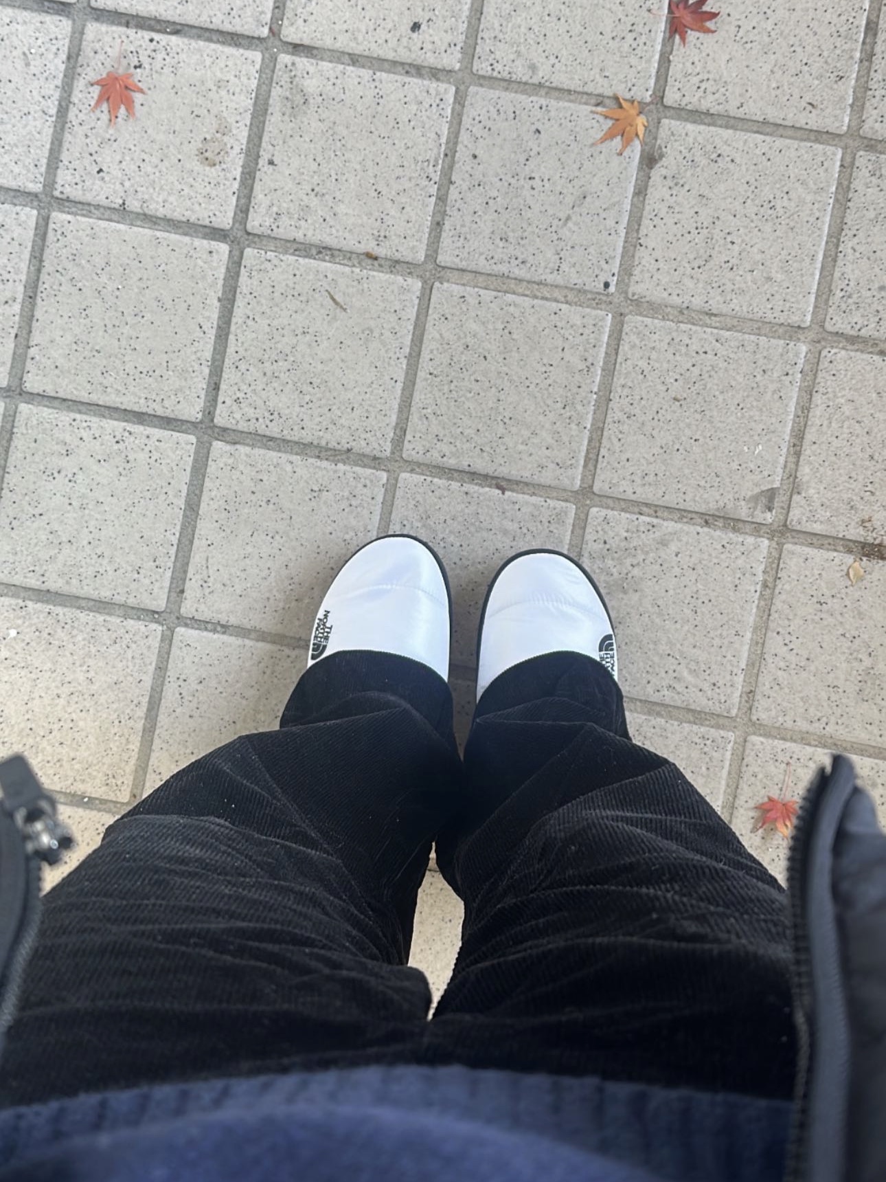 The North Face Nuptse Mule White 착용 스타일