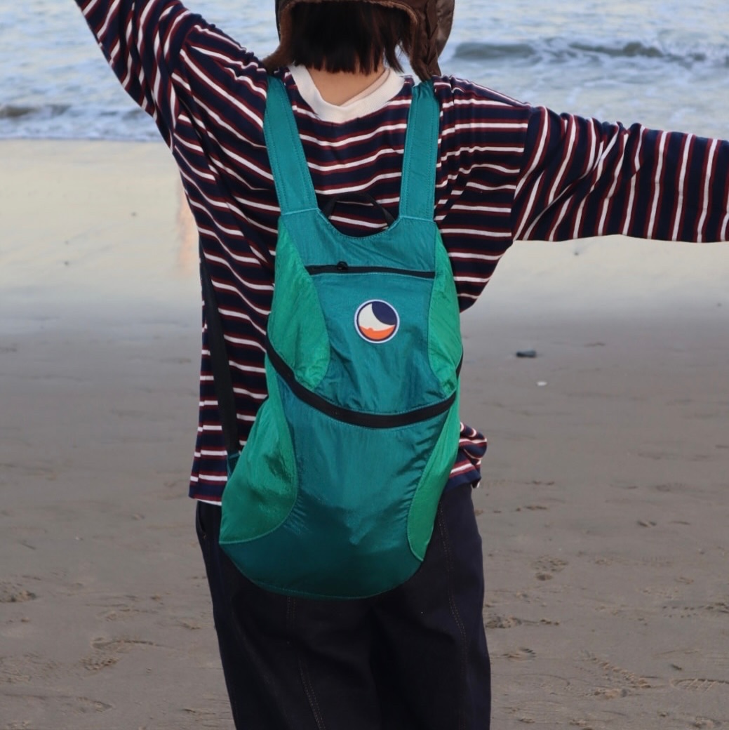 Ticket To The Moon Mini Backpack 15L Emerald Green 착용 스타일 - 1