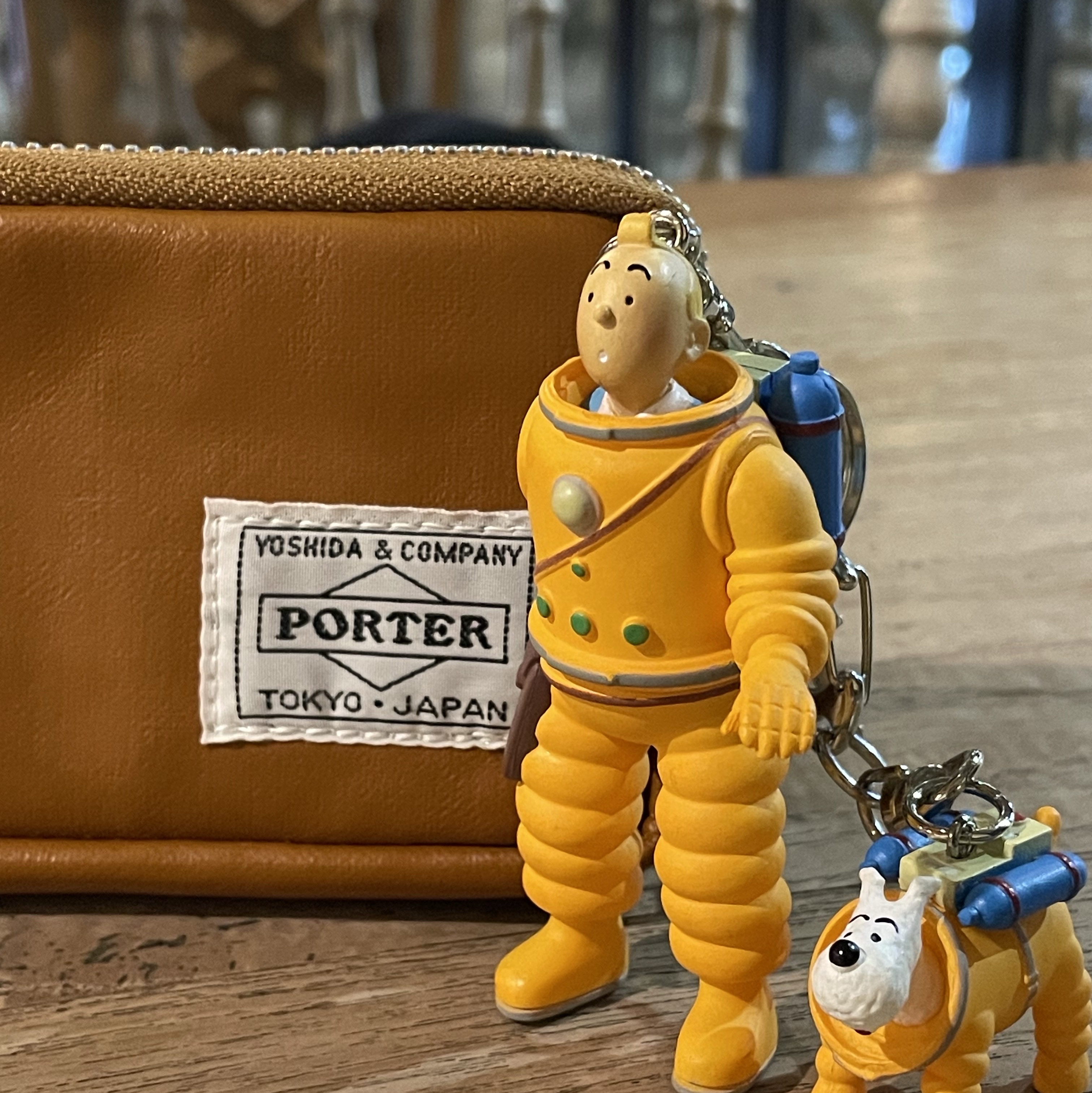 Porter Freestyle Multi Coin Case Camel 착용 스타일