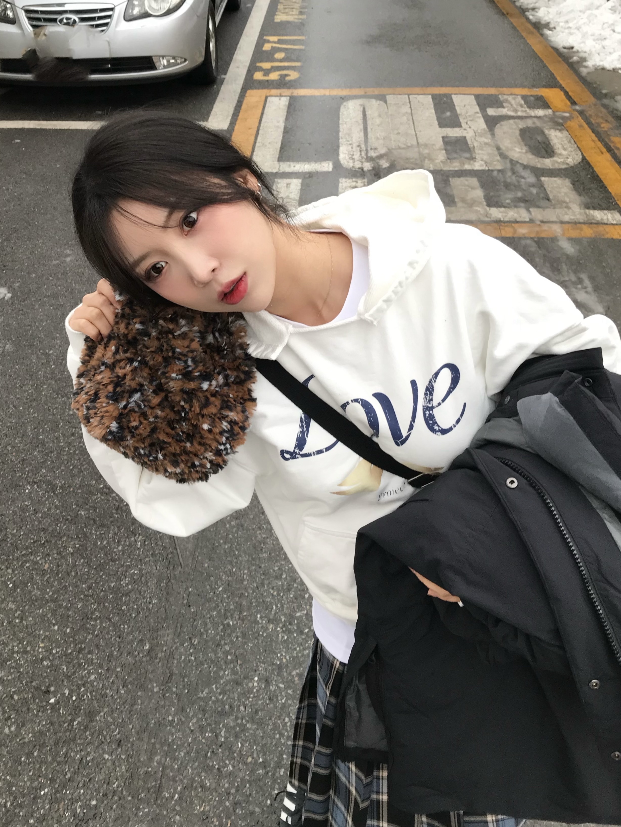 Project G/R Love Parody Hoodie White 착용 스타일 - 1