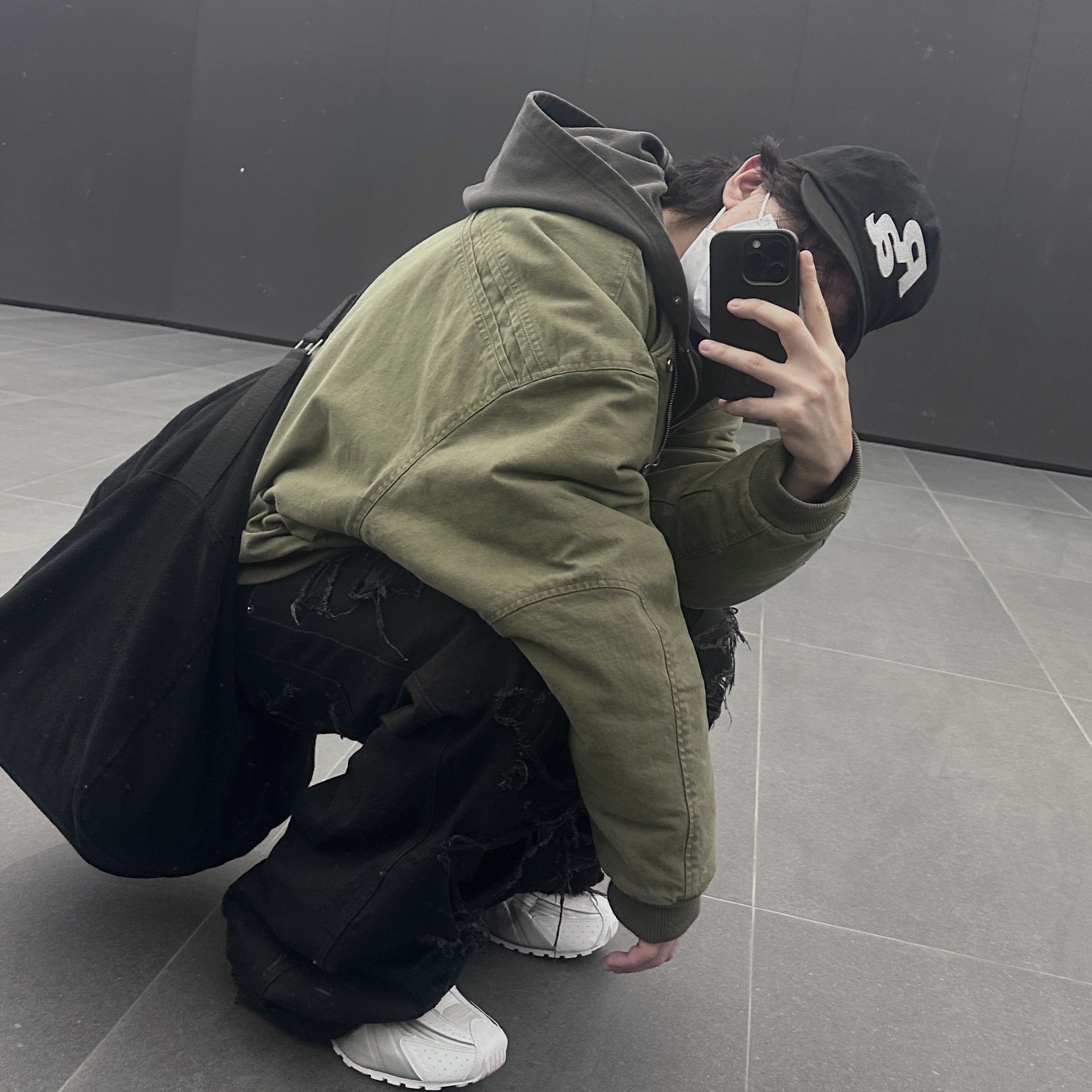 Nonnod Sulfur Dye Serge Bomber Jacket Vintage Khaki, (W) Nike Shox R4 White Metallic Silver 착용 스타일
